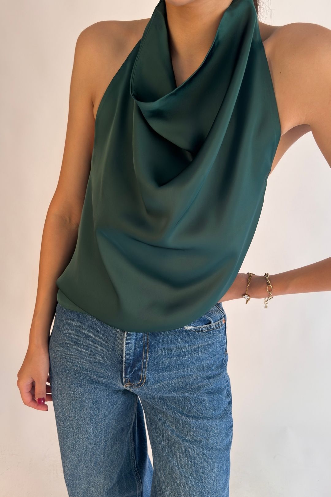 Yeşil Sırt Detaylı Saten Bluz