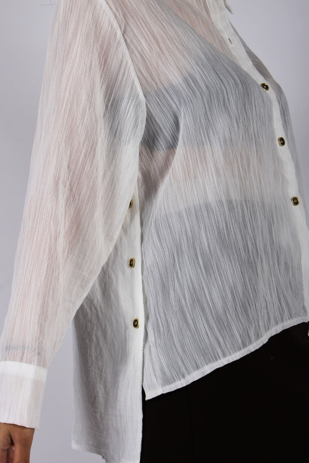 Beyaz Yan Düğme Detaylı Gömlek