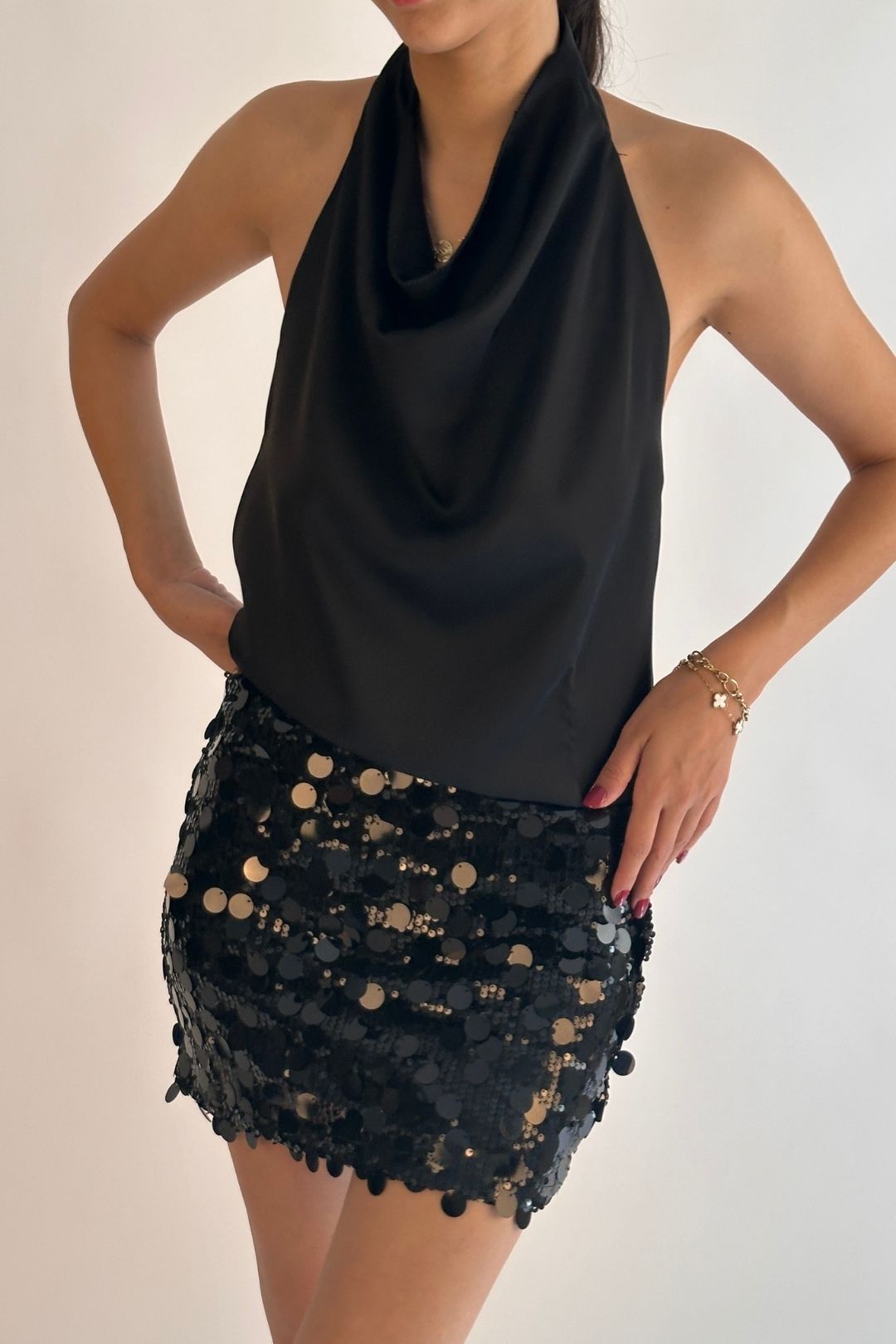 Siyah Sırt Detaylı Saten Bluz