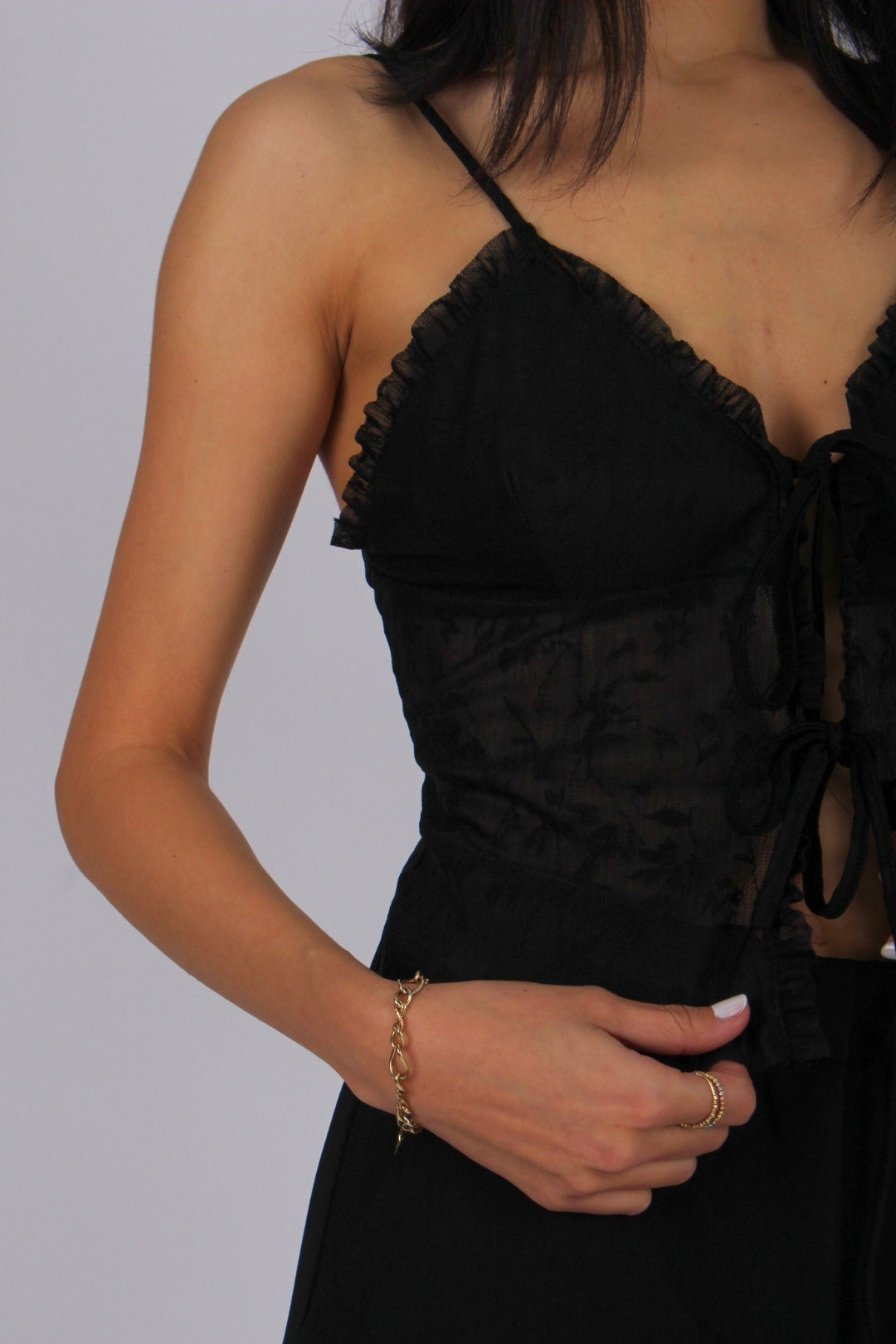 Siyah Fiyonk Detaylı Dantel Bluz