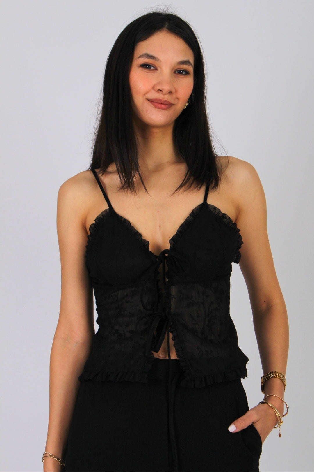 Siyah Fiyonk Detaylı Dantel Bluz