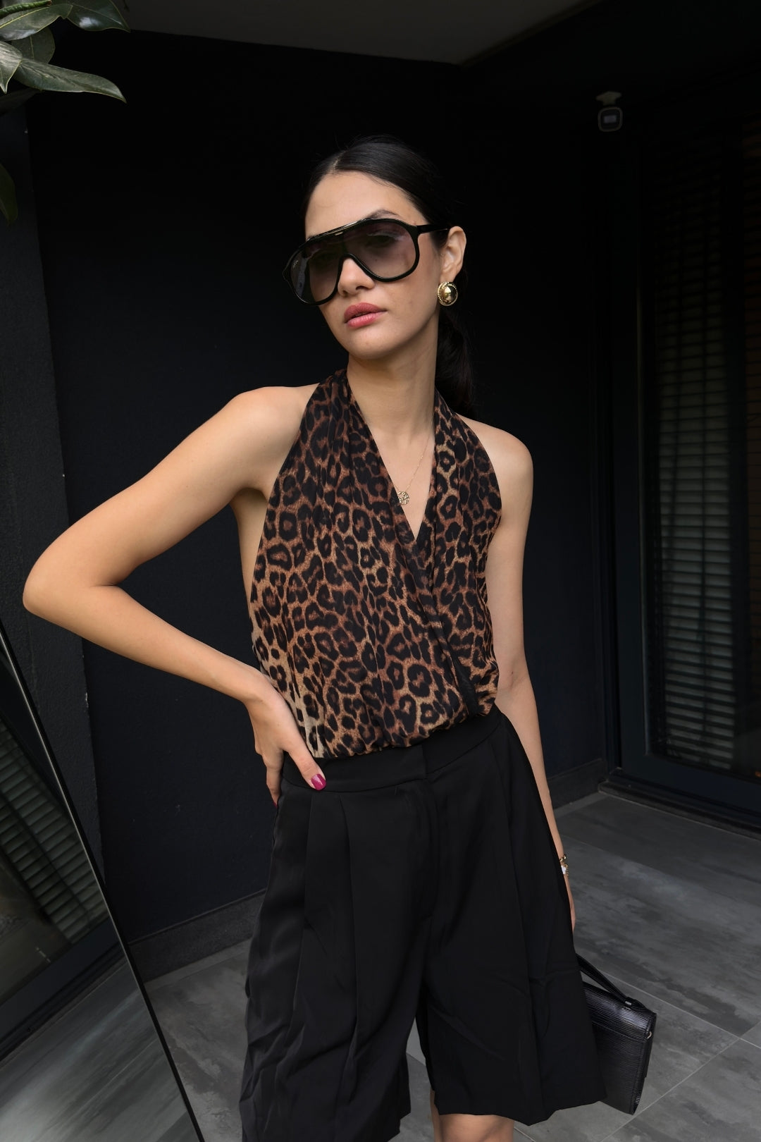 Leopar Desenli Sırt Dekolteli Bluz