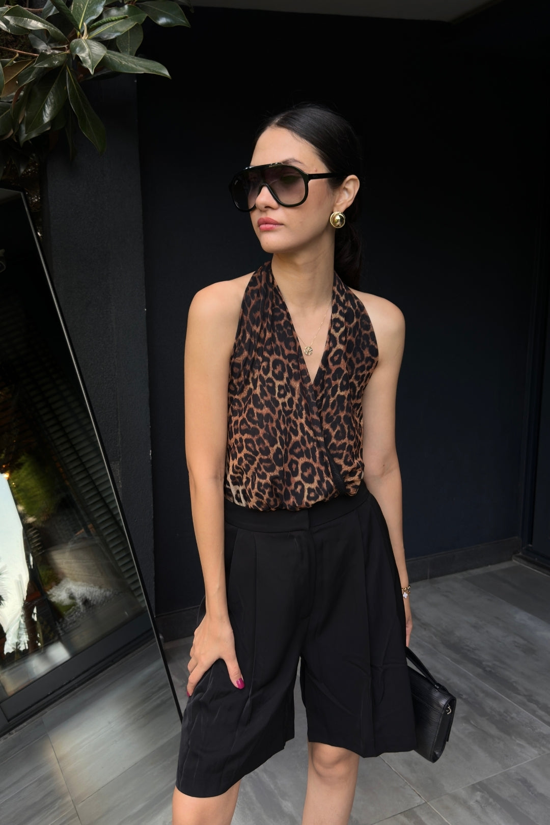 Leopar Desenli Sırt Dekolteli Bluz