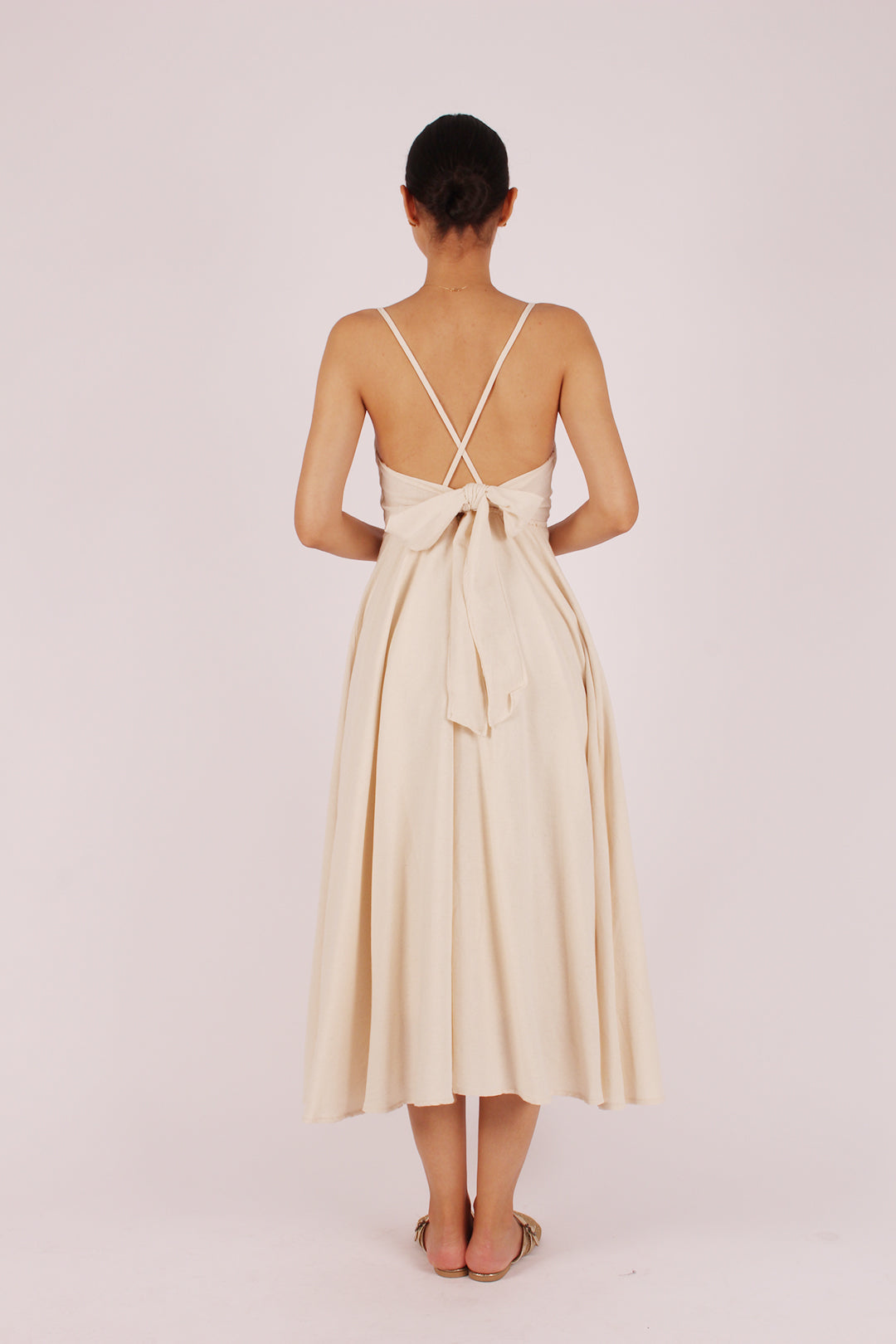 Bej Arkadan Bağlamalı Keten Elbise