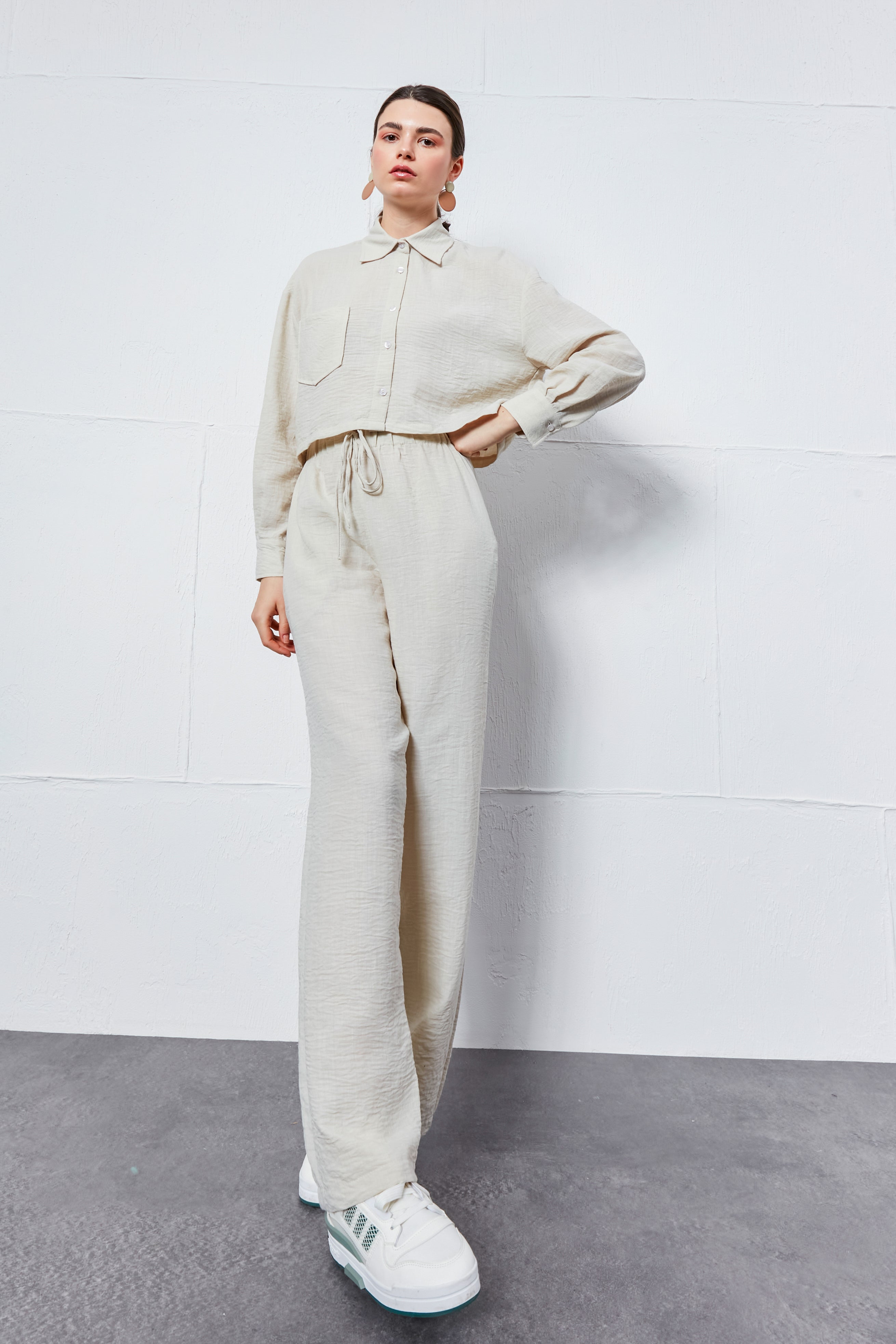 Bej Crop Gömlek Cep Detaylı Pantolon Takım