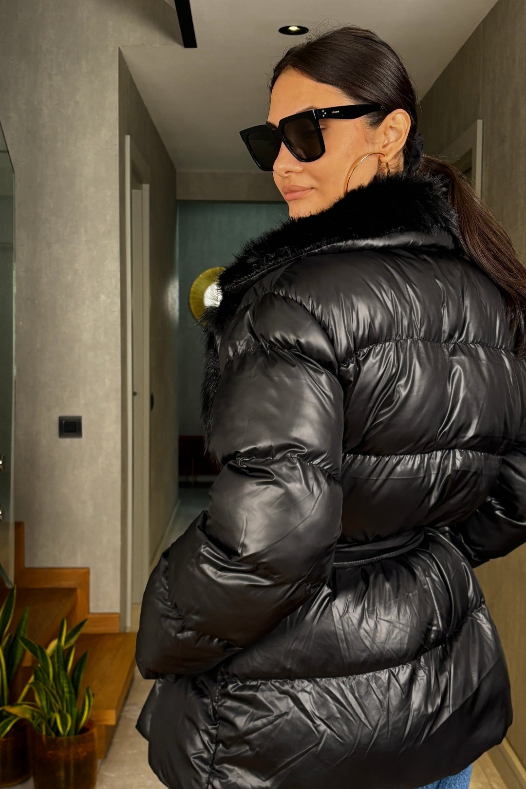 Siyah Yakası Kürklü Şişme Mont