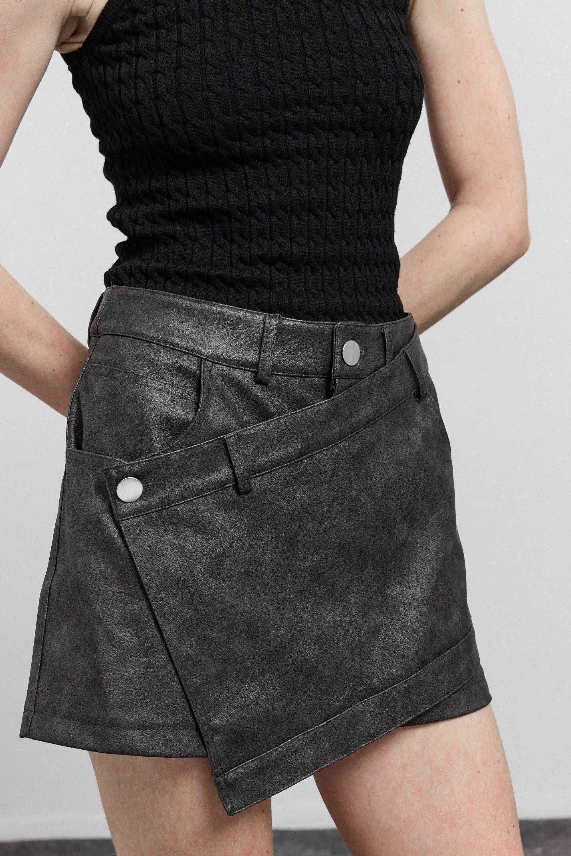 Gri Asit Yıkama Deri Şort Etek