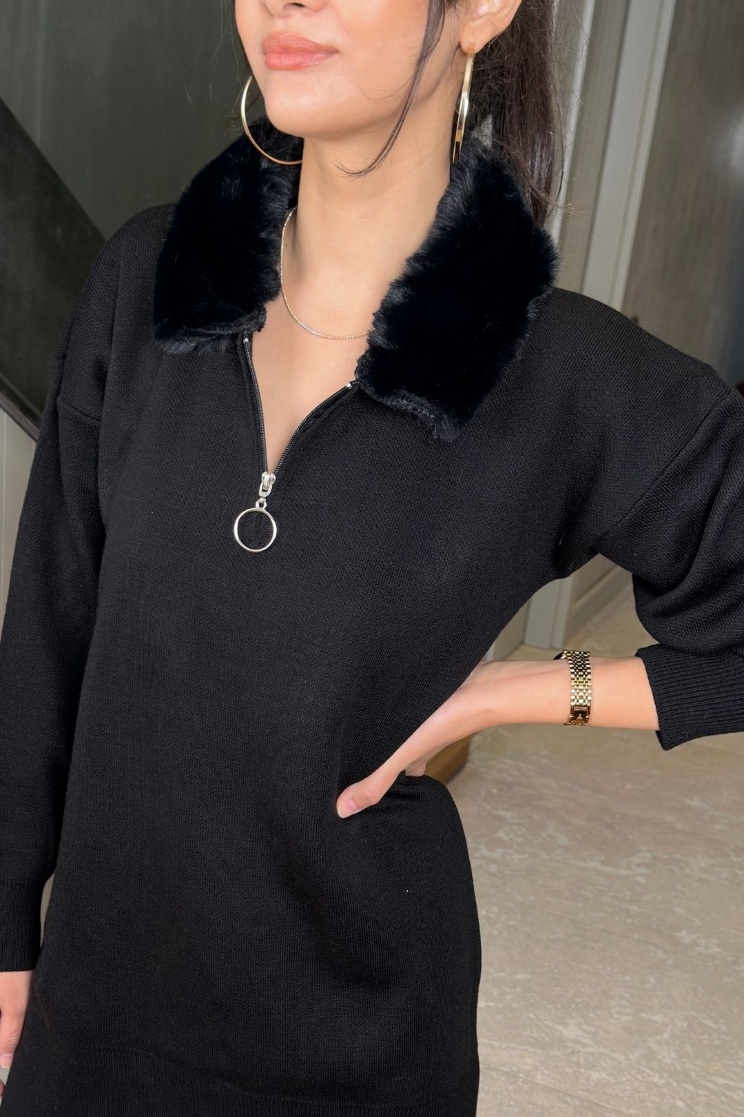 Siyah Yakası Kürk Detaylı Kazak Pantolon Takım