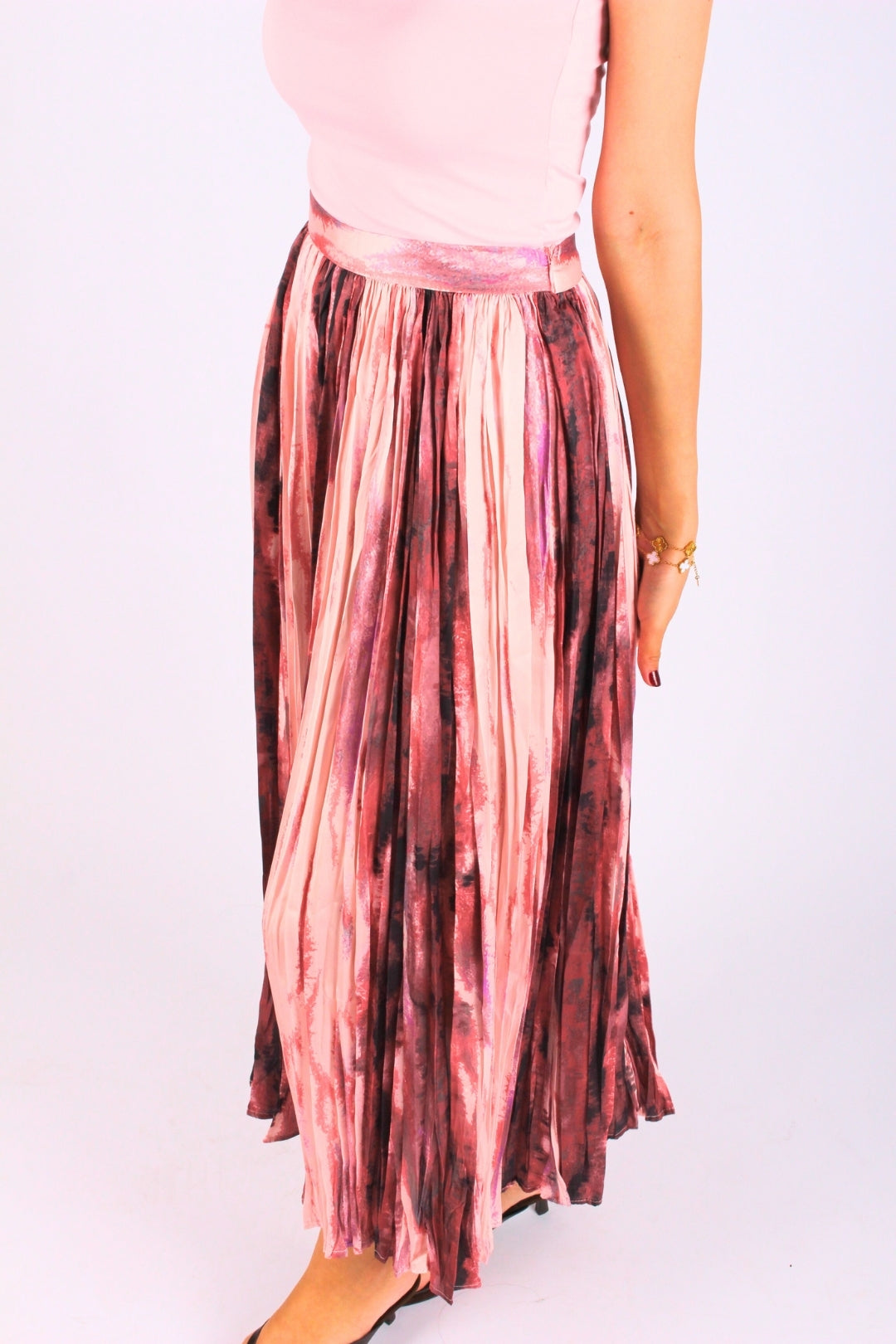 Pembe Desenli Pileli Etek