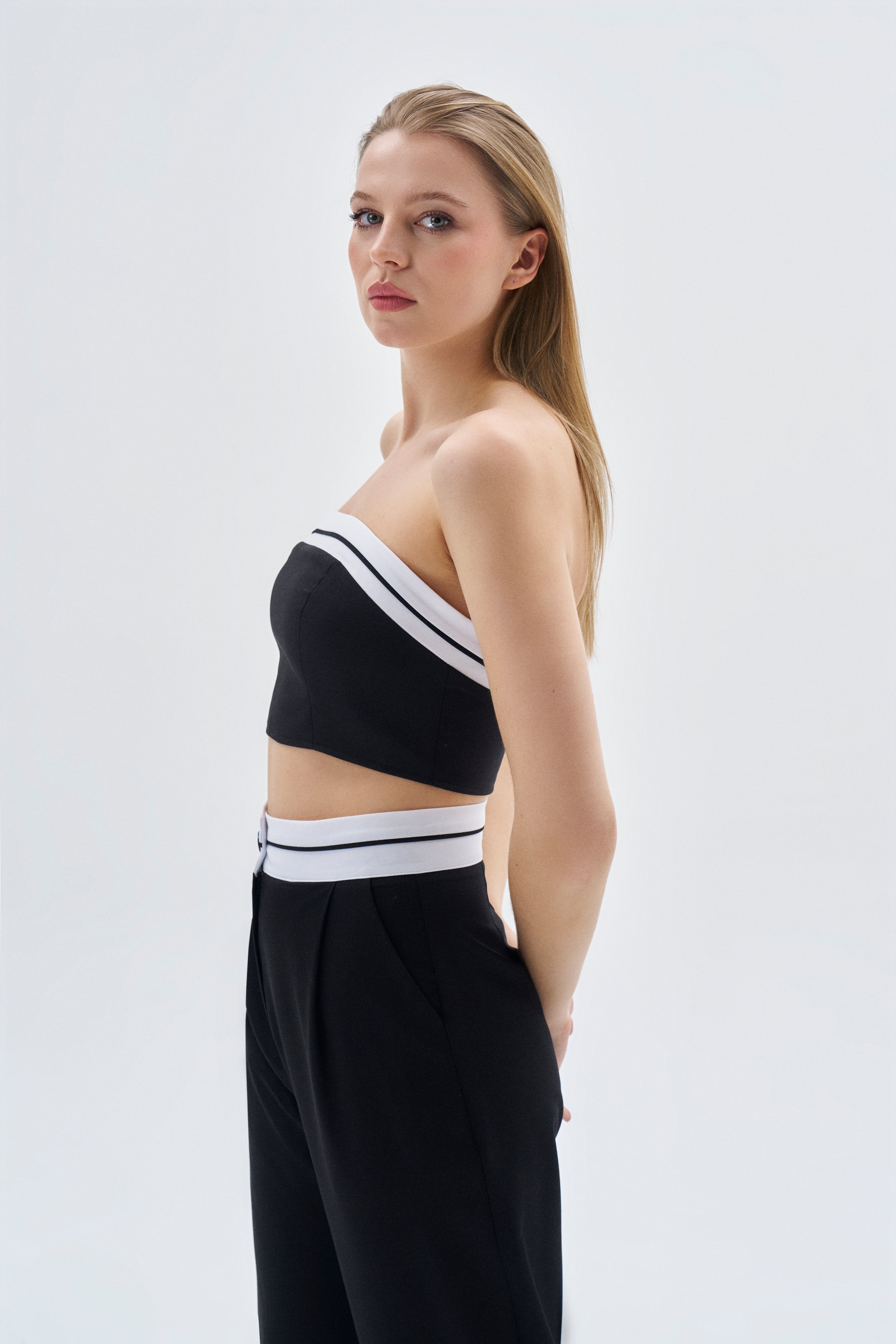 Siyah Kontrast Kumaş Detaylı Crop Pantolon Takım
