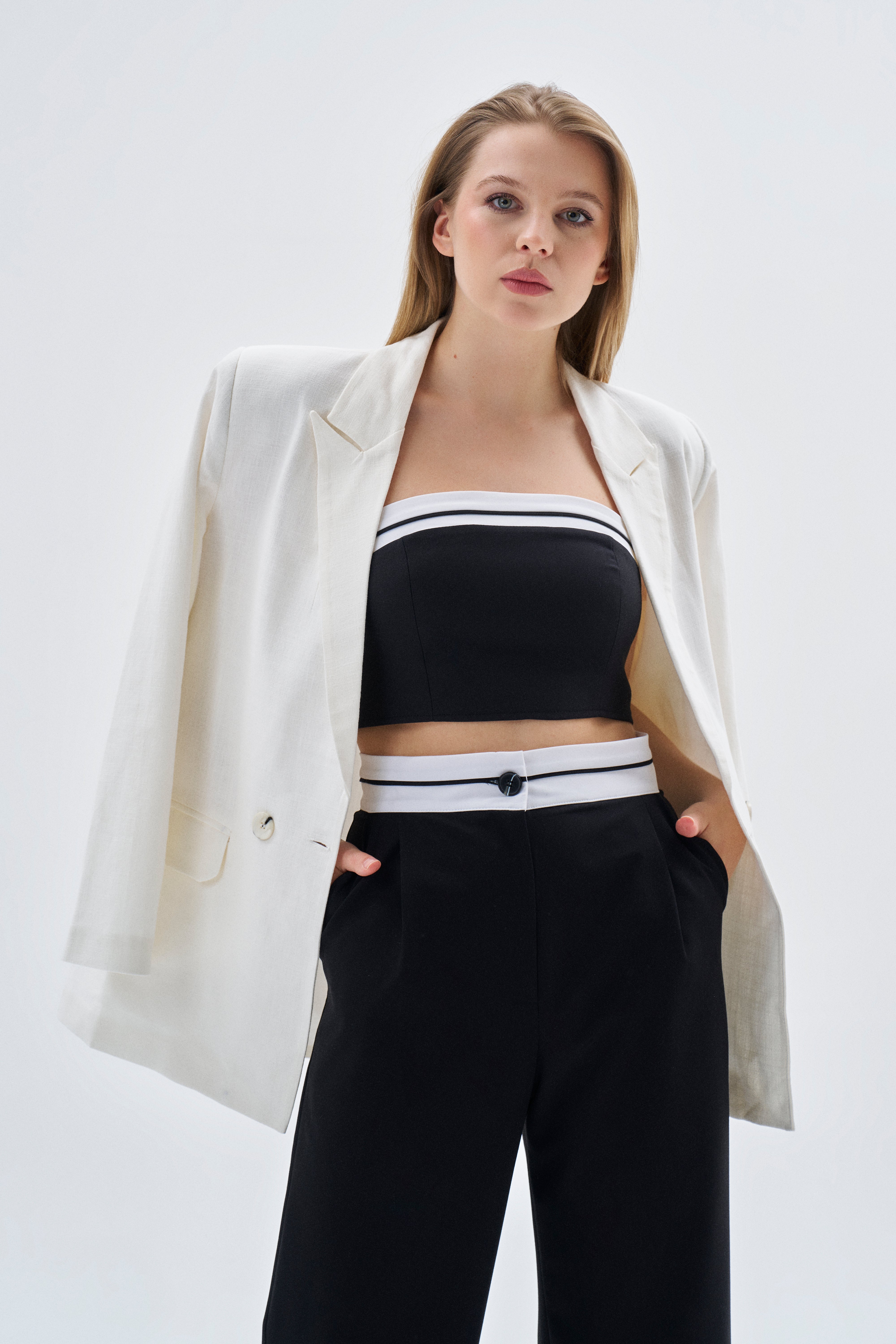 Siyah Kontrast Kumaş Detaylı Crop Pantolon Takım