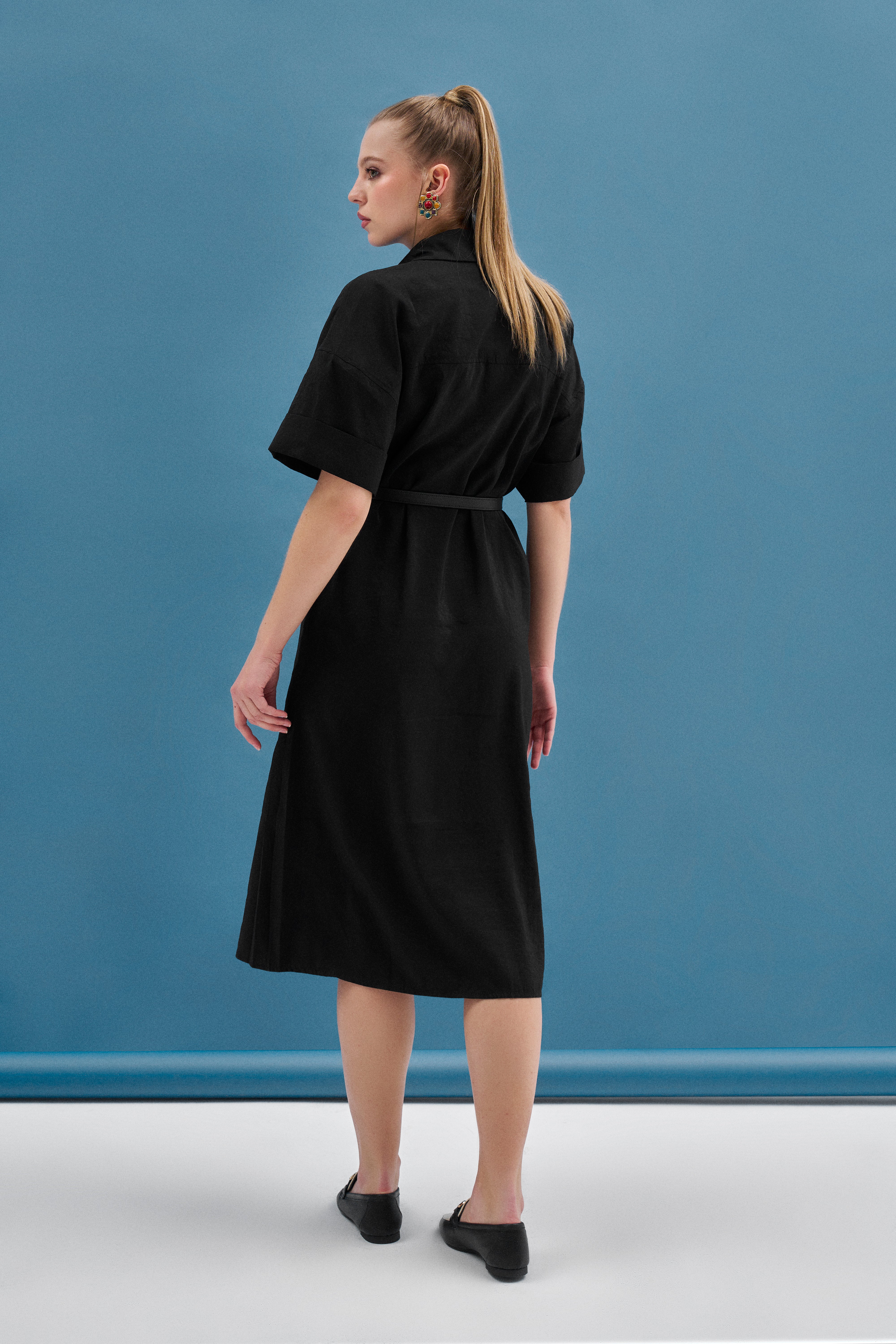 Siyah Çift Cep Detaylı Dokulu Midi Elbise