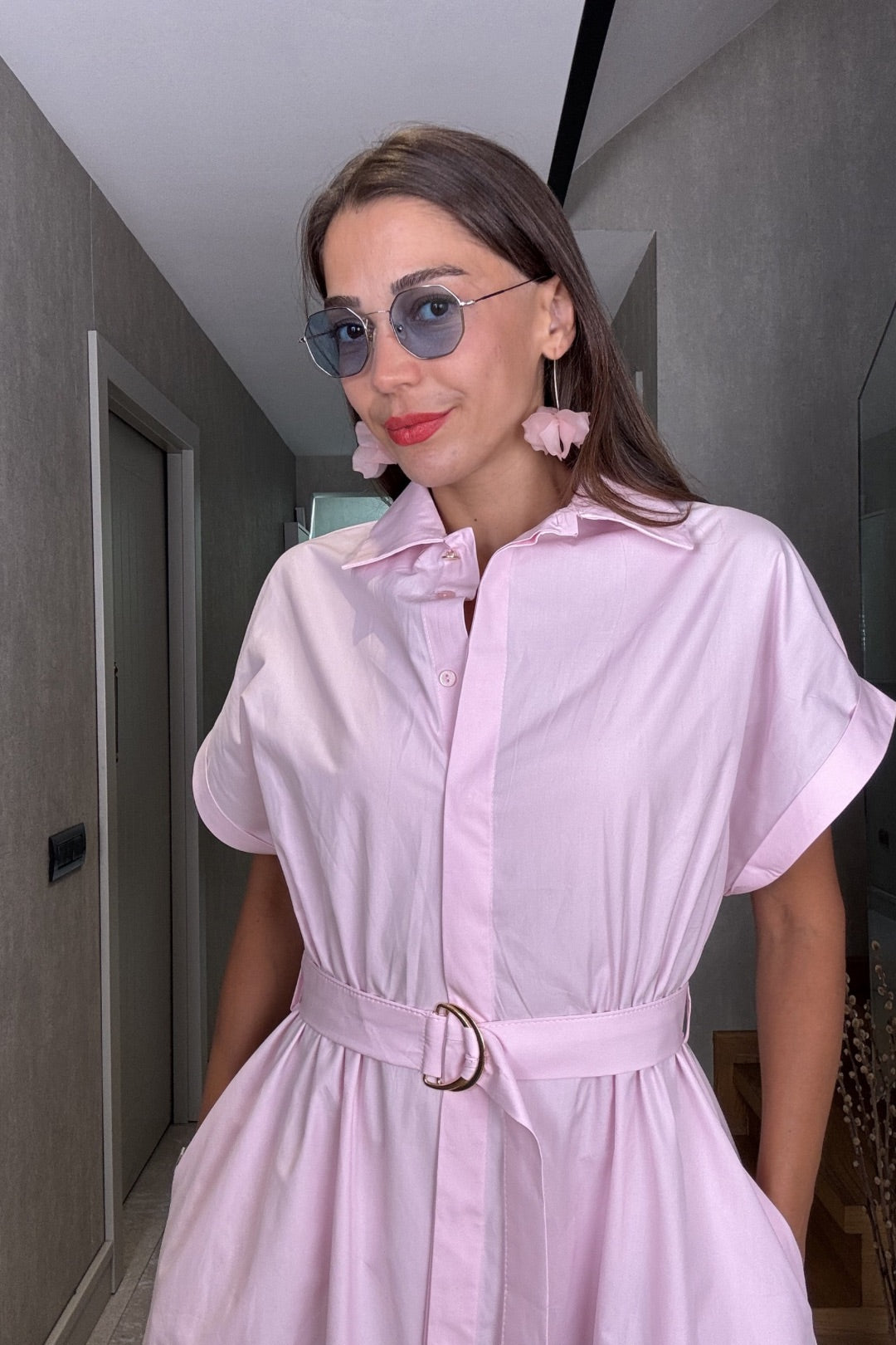 Pembe Beli Büzgülü Kemerli Elbise