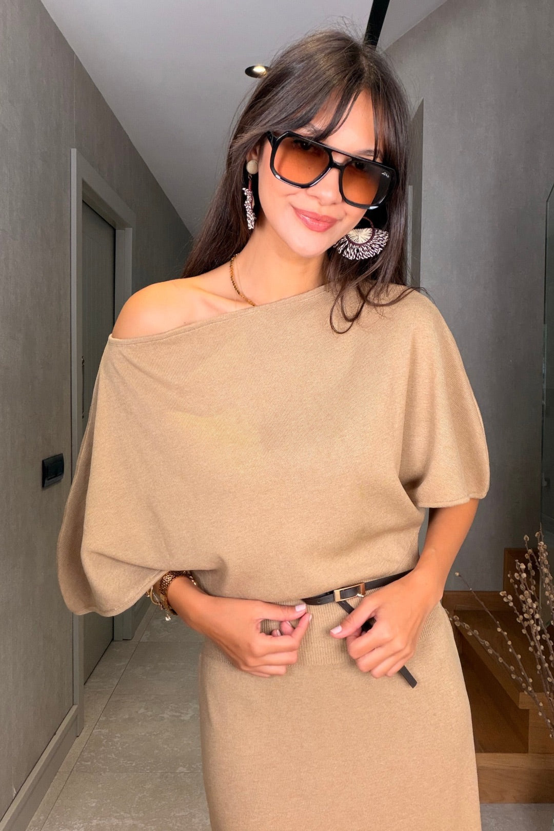 Camel Yarasa Kol Düşük Omuz Kemerli Maxi Elbise