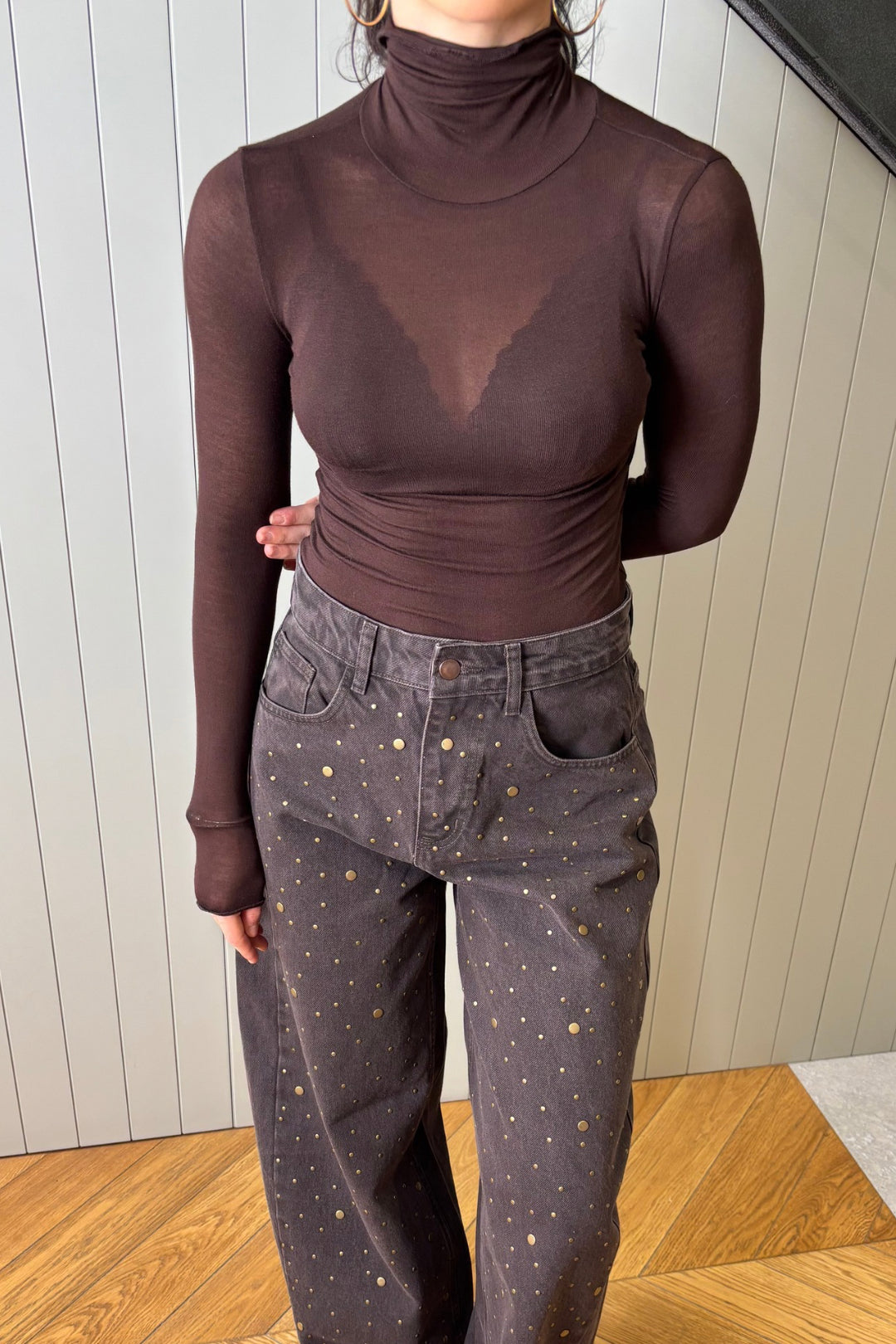 Kahverengi Boğazlı Transparan Bluz