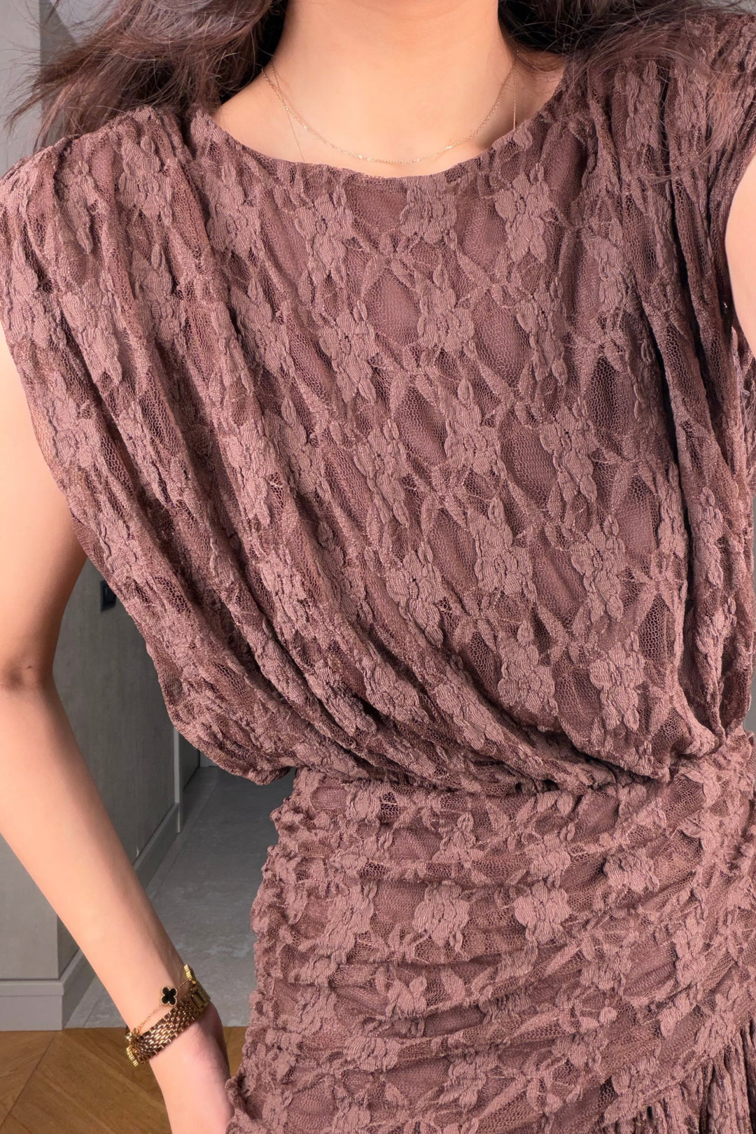 Kahverengi Vatkalı Dantel Elbise