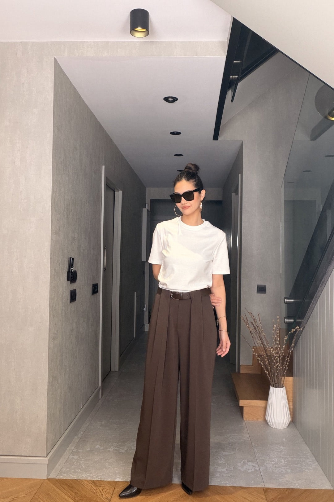 Kahverengi Kemerli Pileli Pantolon