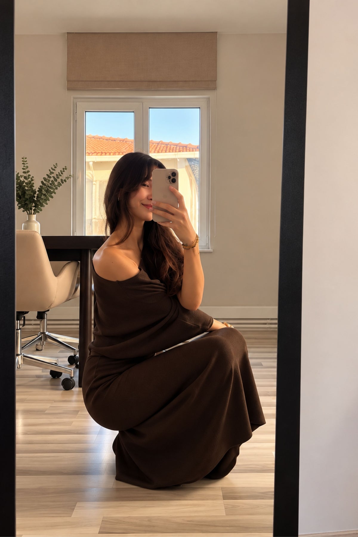 Kahverengi Yarasa Kol Düşük Omuz Kemerli Maxi Elbise