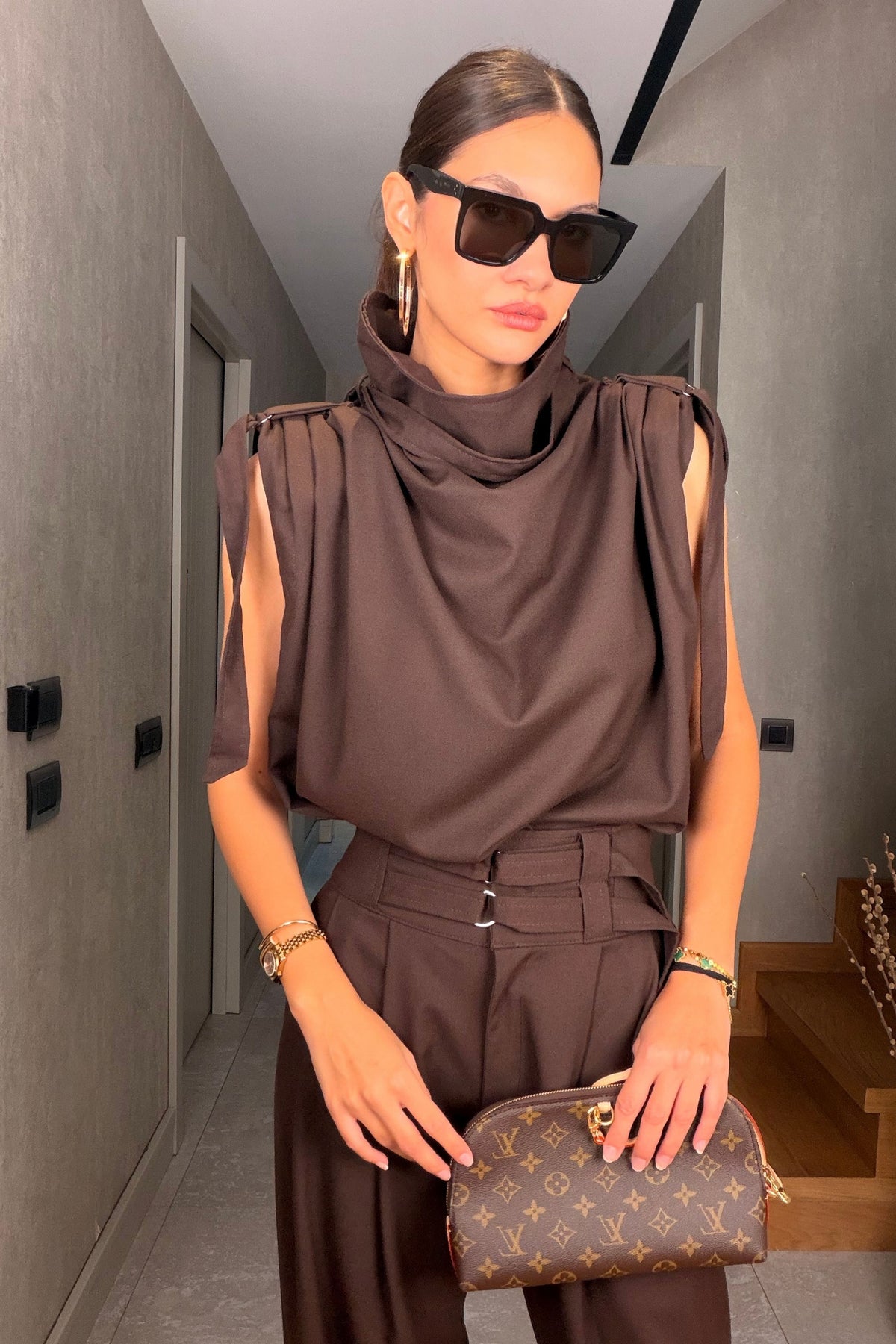 Kahverengi Apolet Detaylı Bluz Pantolon Takım
