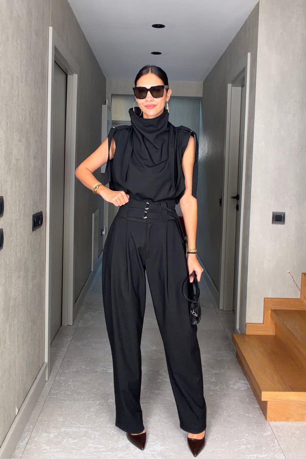 Siyah Apolet Detaylı Bluz Pantolon Takım