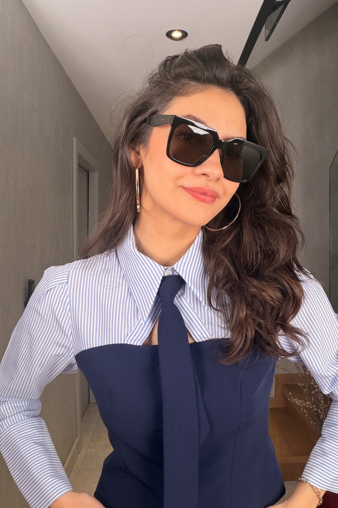 Lacivert Kravatlı Tasarım Gömlek