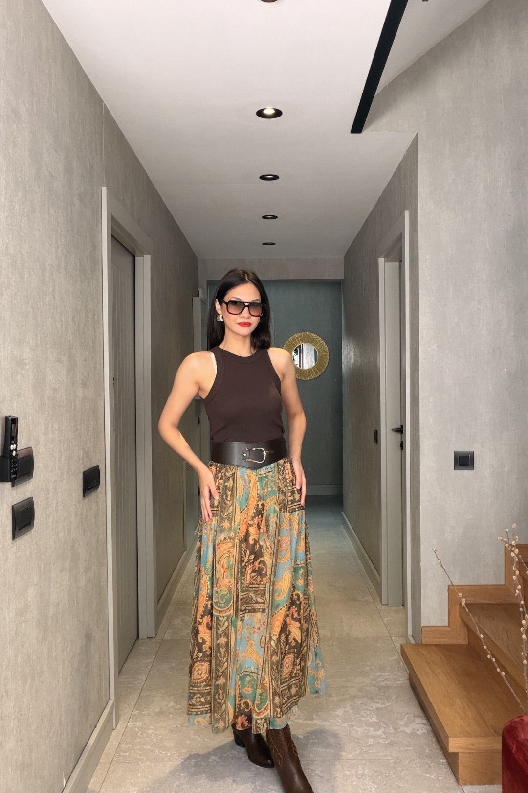 Desenli Geniş Kemerli Şifon Etek