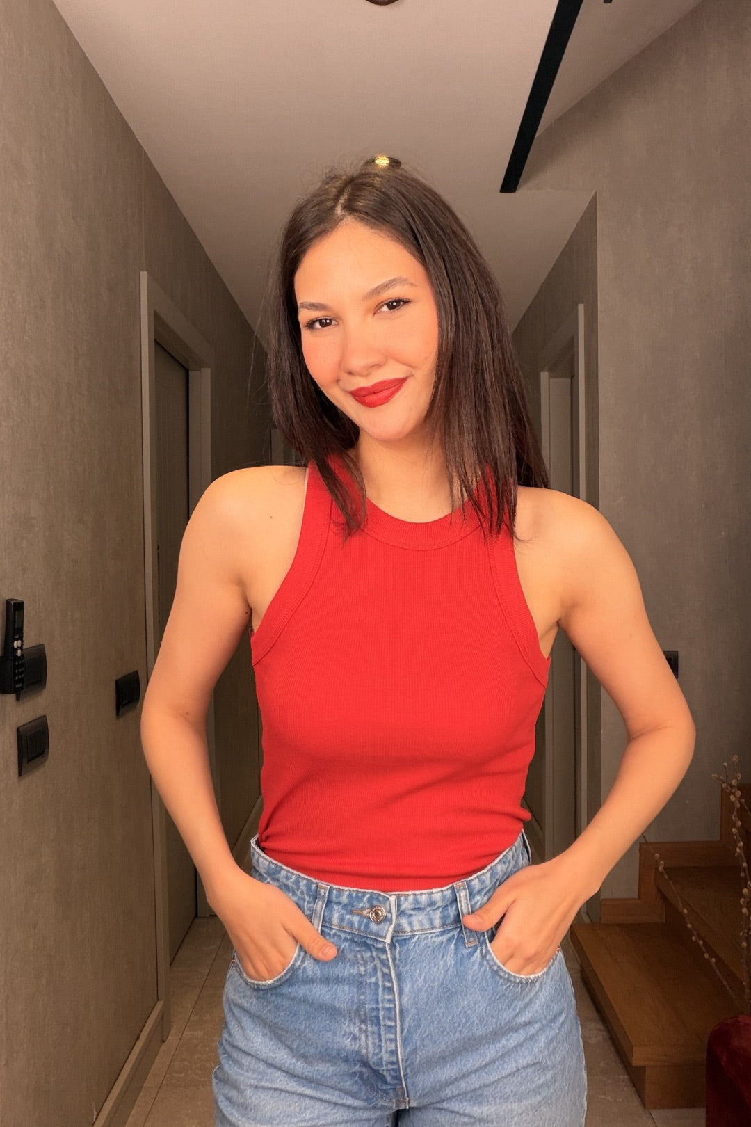 Kırmızı Halter Yaka Atlet