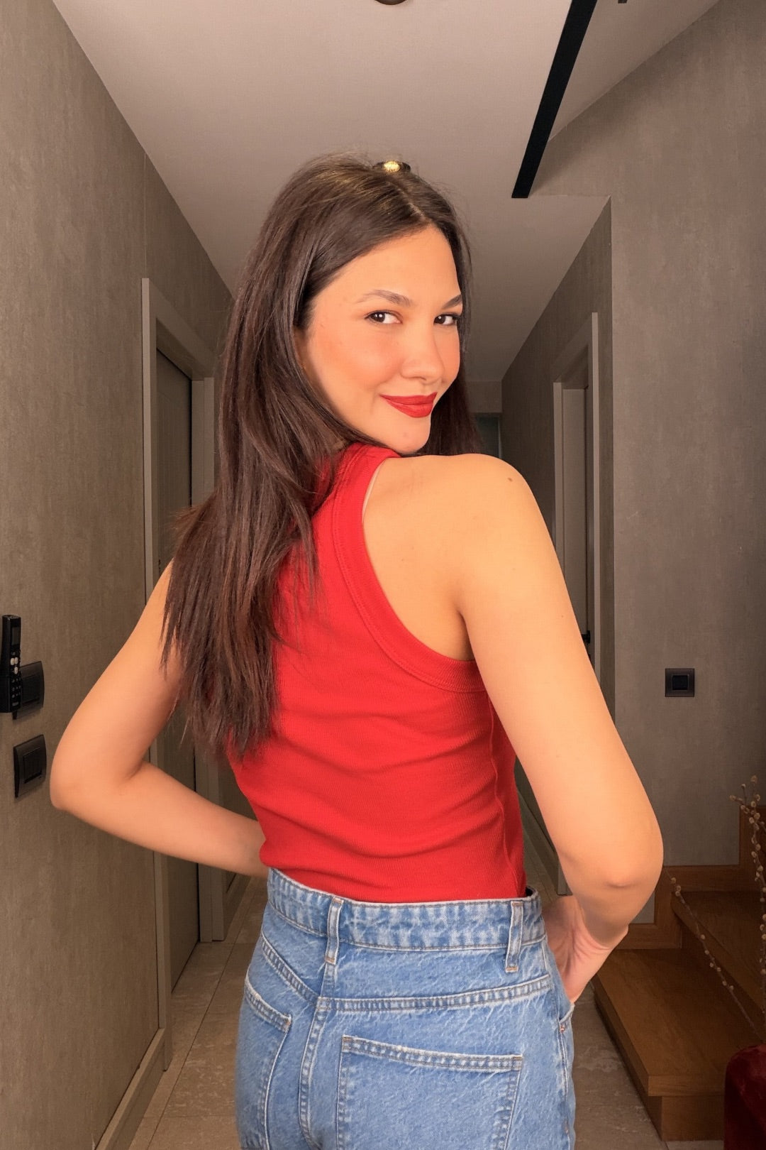 Kırmızı Halter Yaka Atlet