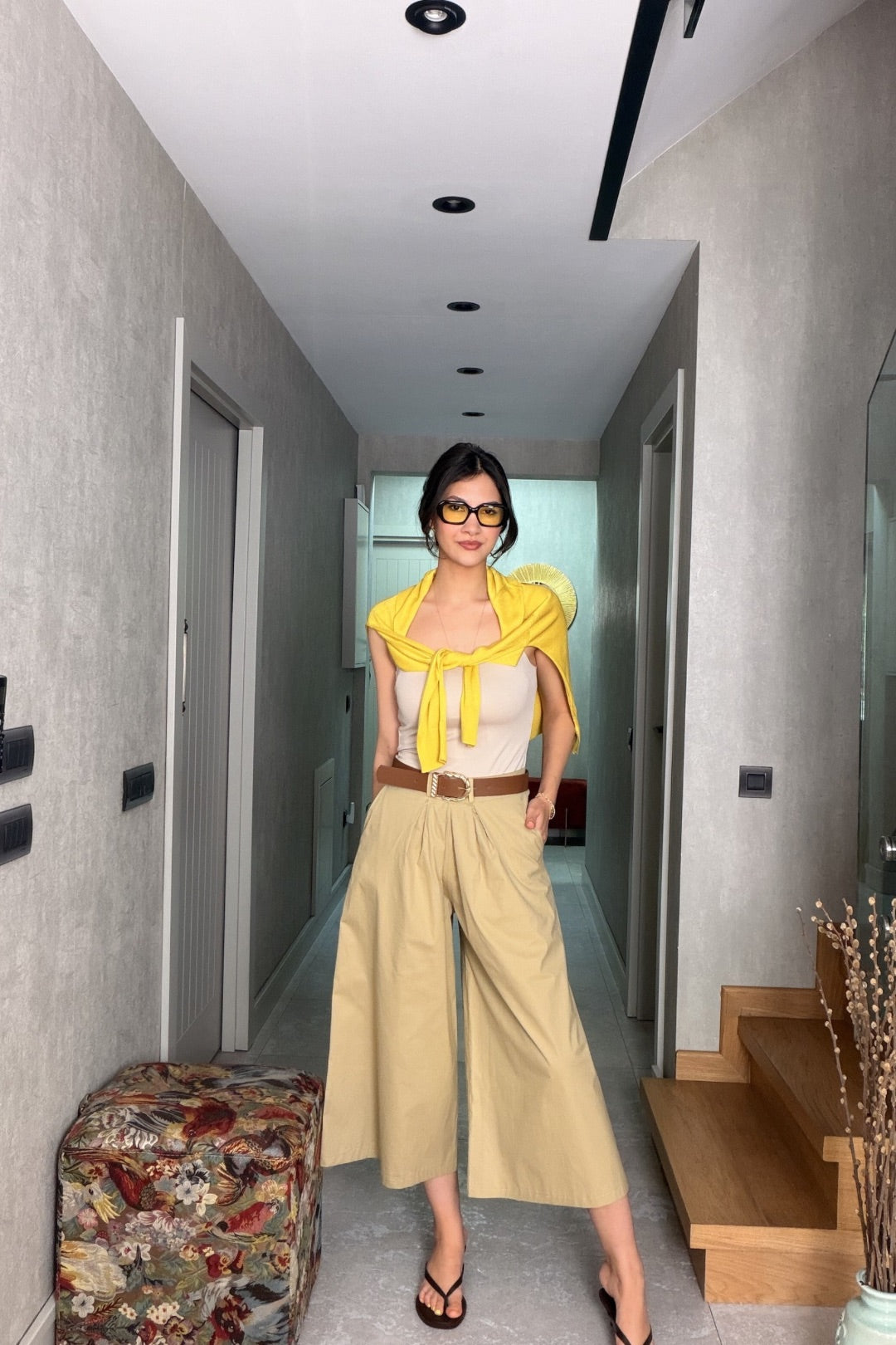 Bej Kemerli Bermuda Pantolon