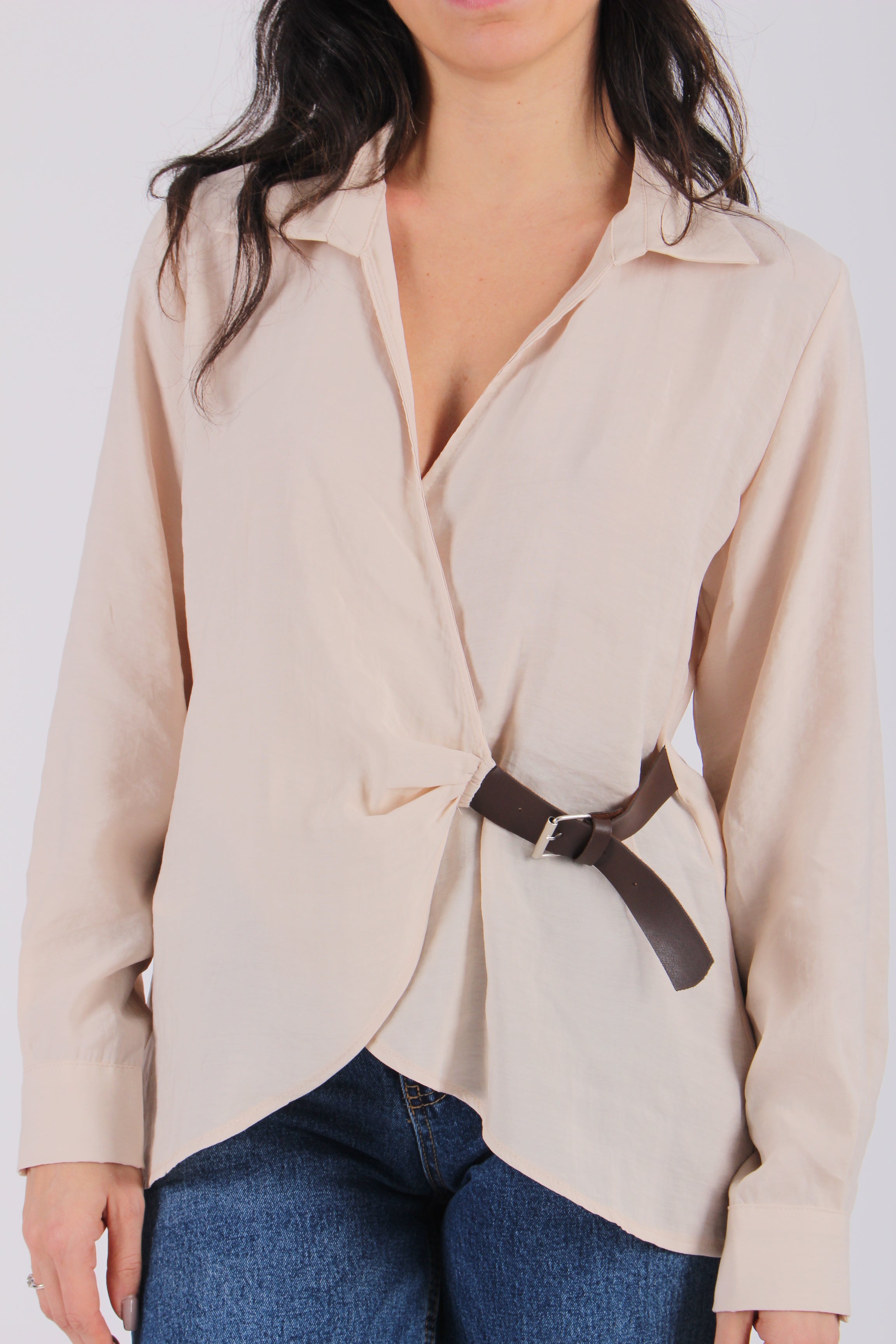 Bej Kemer Detaylı Gömlek Görünümlü Bluz