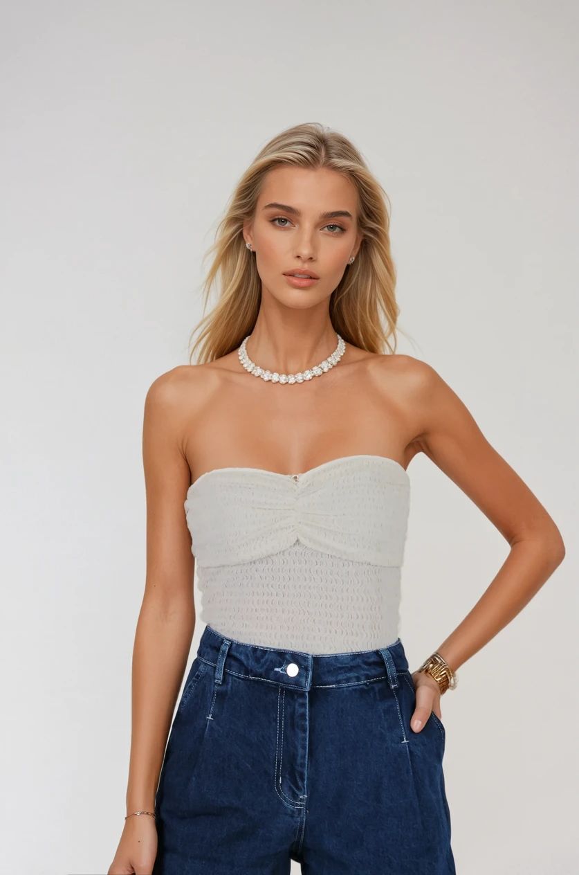 Beyaz Strablez Kalp Yaka Bluz