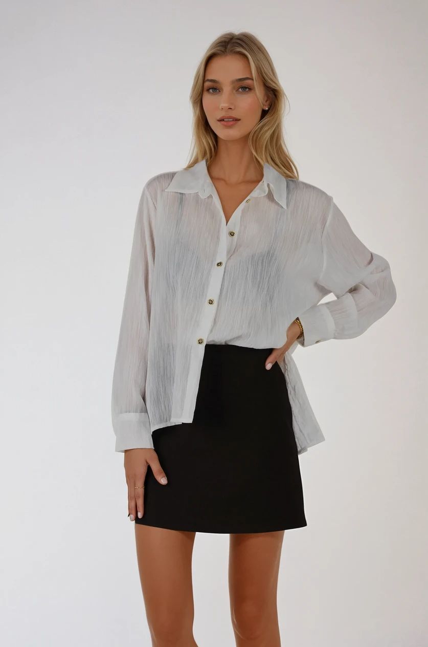 Beyaz Yan Düğme Detaylı Gömlek