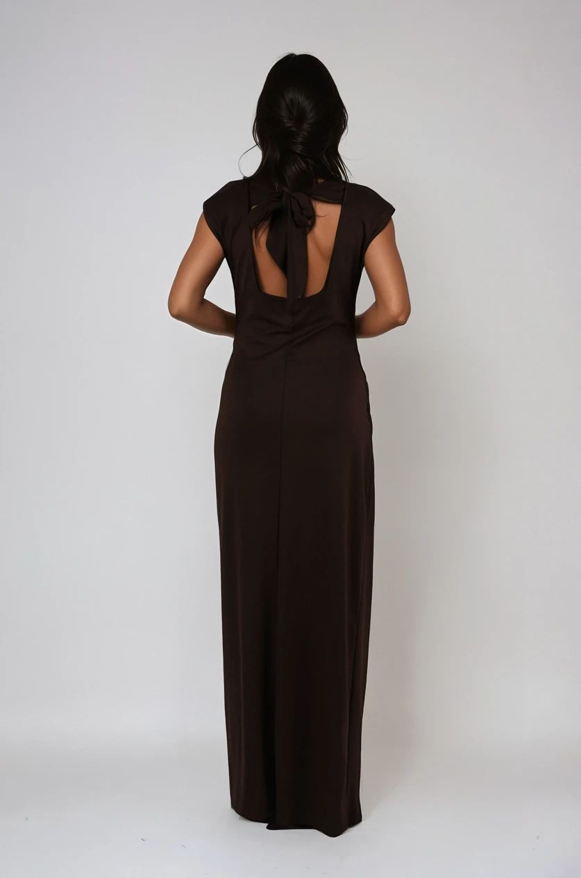 Kahverengi Sırt Dekolteli Beli Büzgülü Elbise