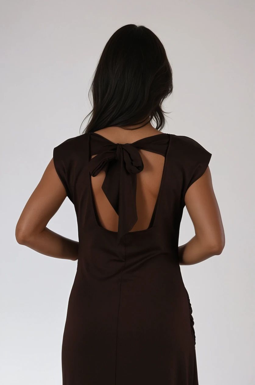 Kahverengi Sırt Dekolteli Beli Büzgülü Elbise