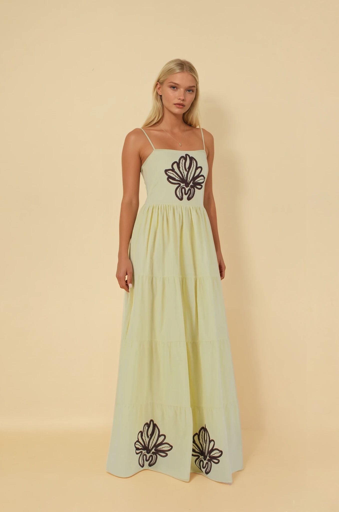 Sarı Nakışlı İnce Askılı Uzun Elbise