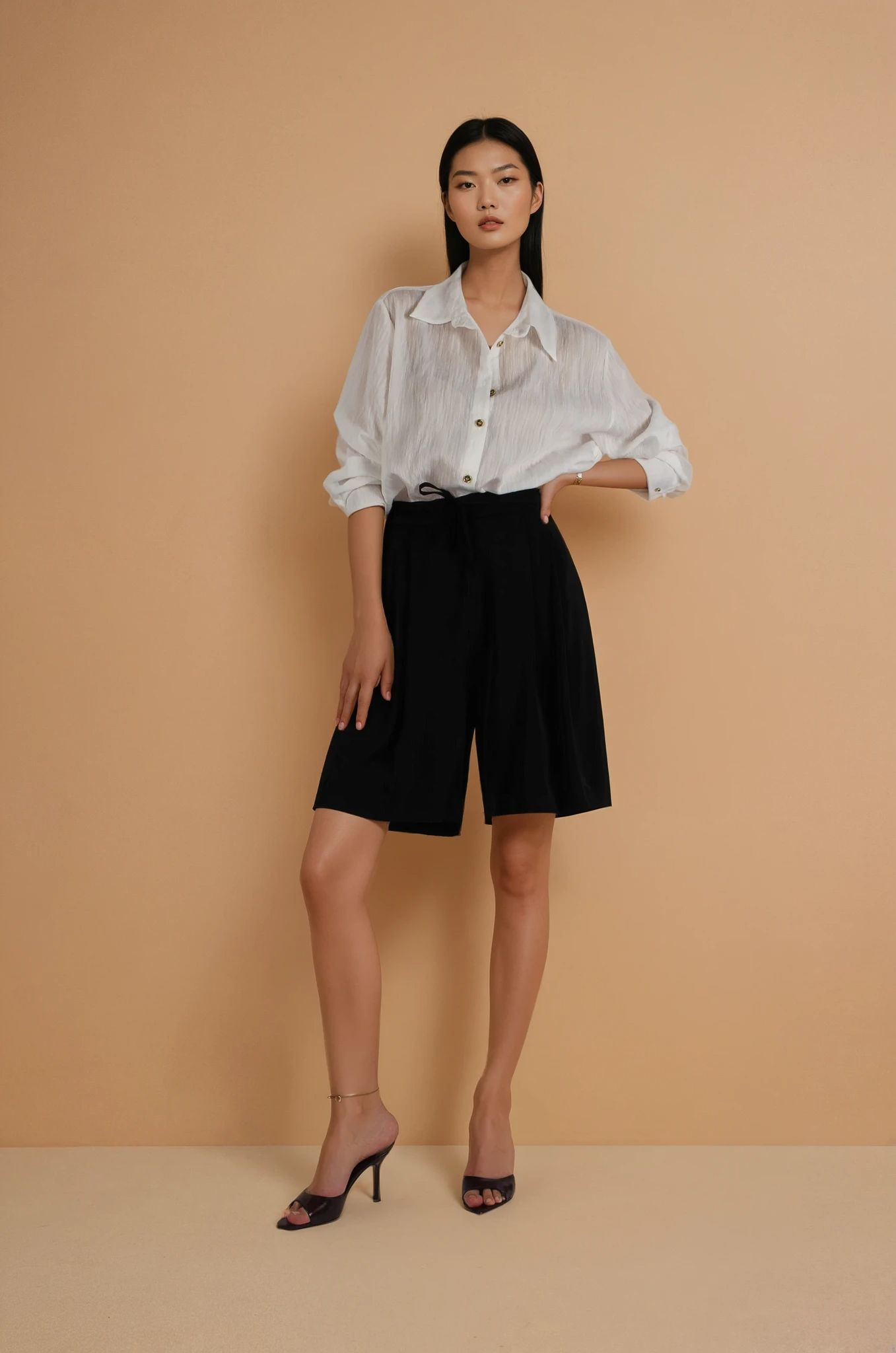 Siyah Belden Bağlamalı Pileli Bermuda Şort