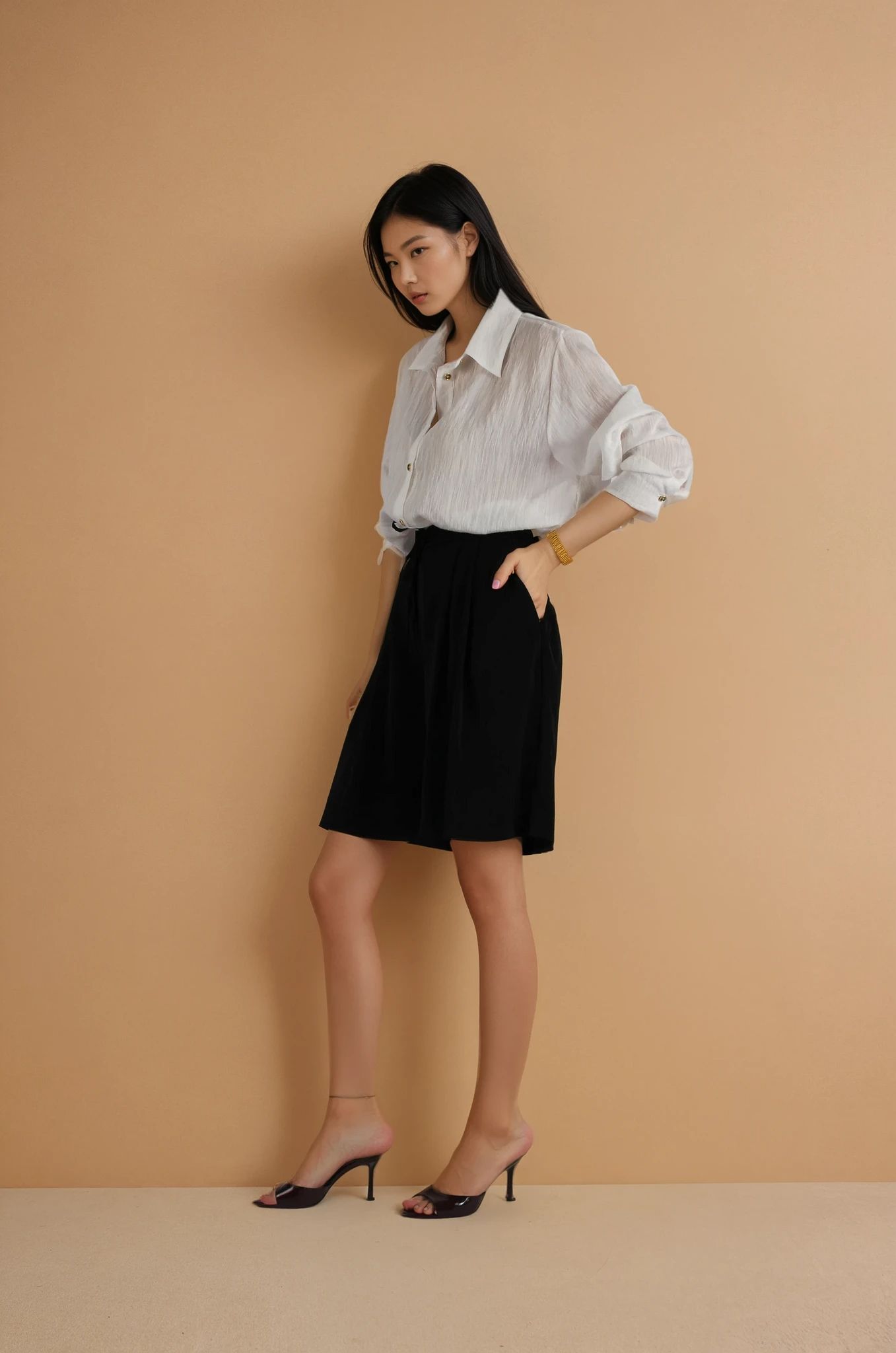 Siyah Belden Bağlamalı Pileli Bermuda Şort