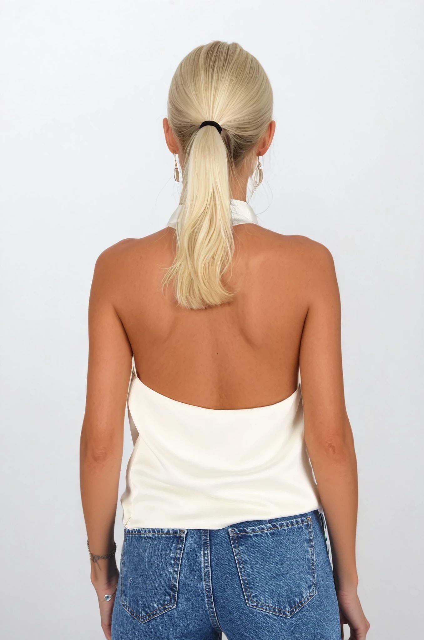 Beyaz Sırt Detaylı Saten Bluz