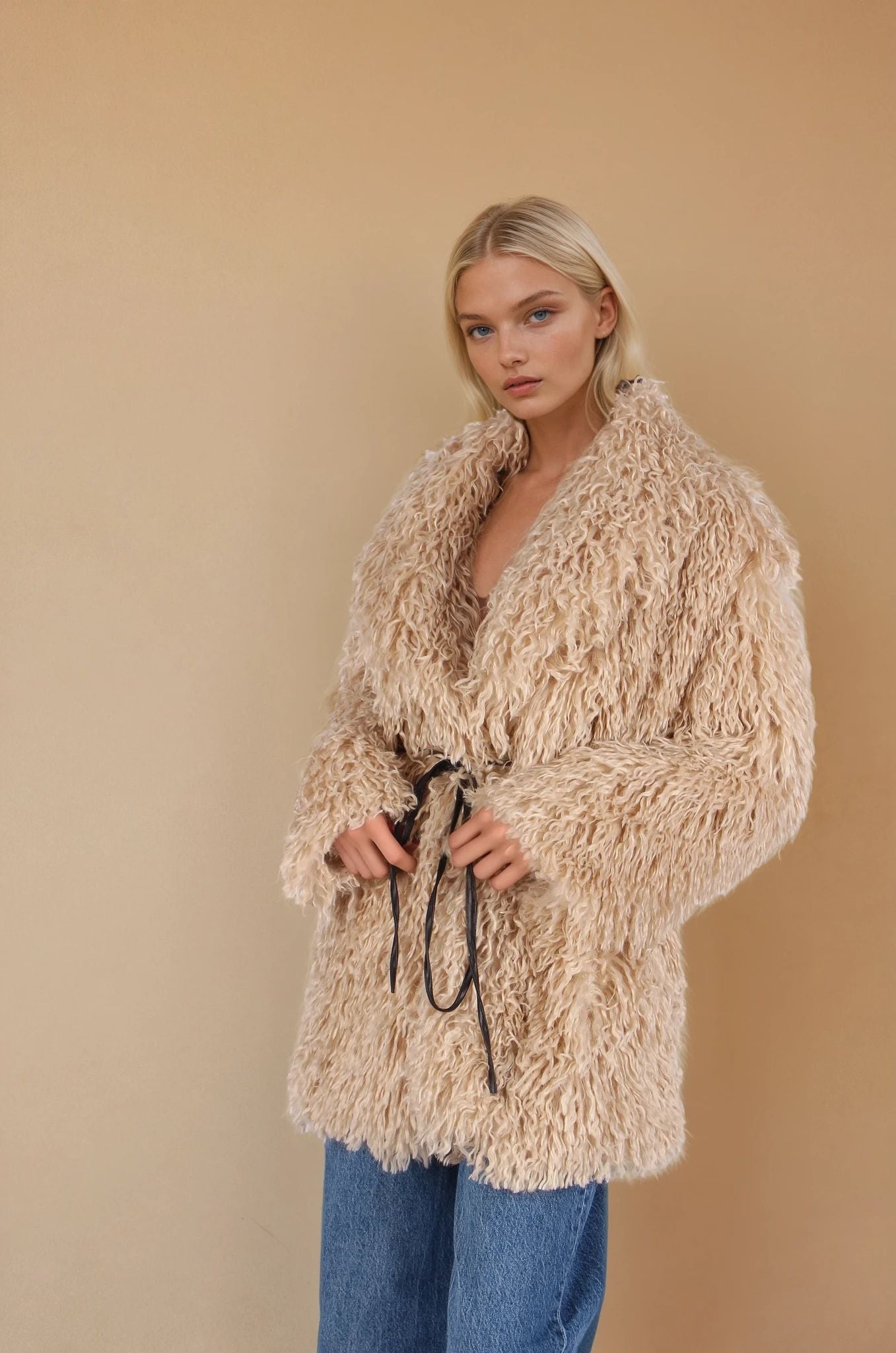 Geniş Yaka Uzun Kürk