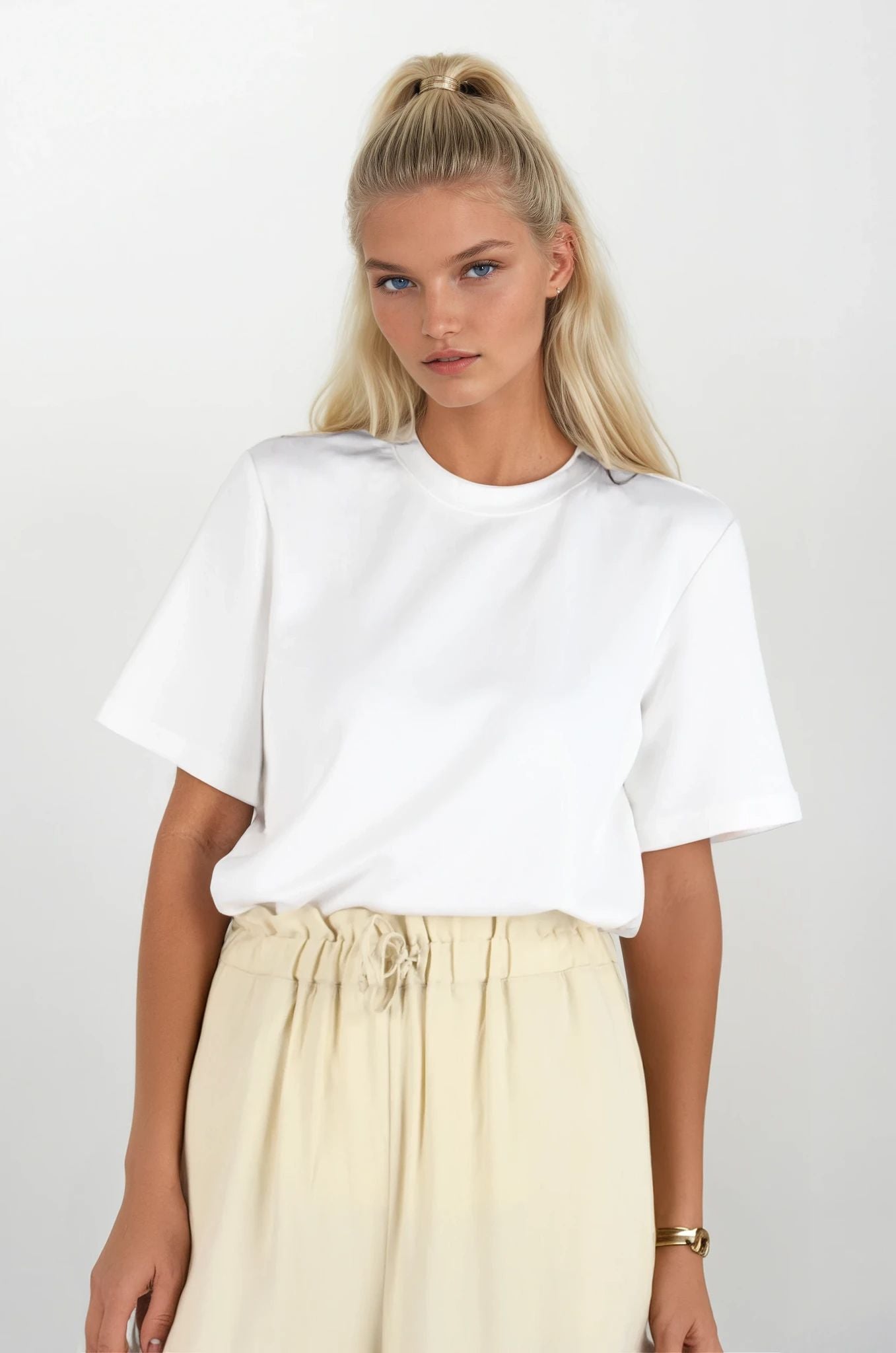 Beyaz Bisiklet Yakalı Oversize T-Shirt