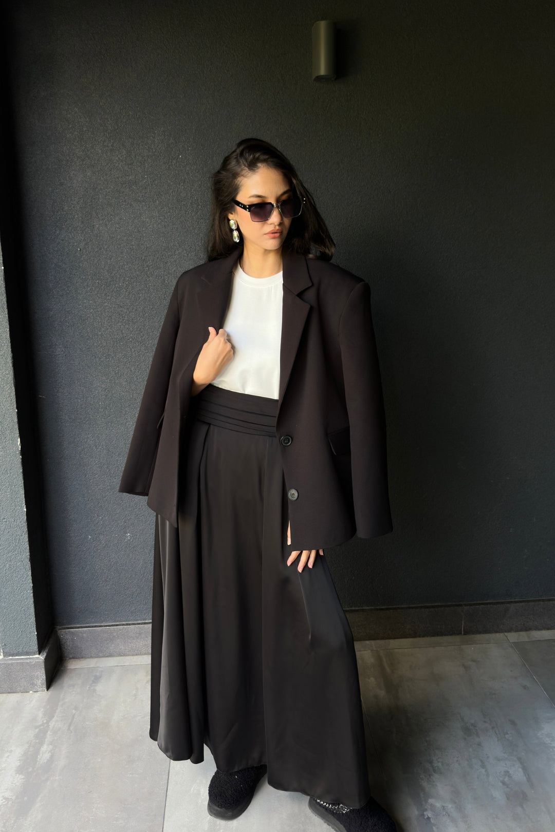 Siyah Saten Belden Bağlamalı Midi Boy Etek