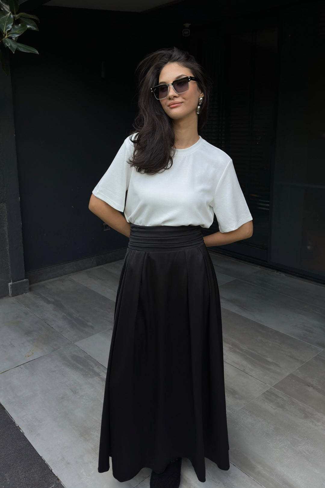 Siyah Saten Belden Bağlamalı Midi Boy Etek