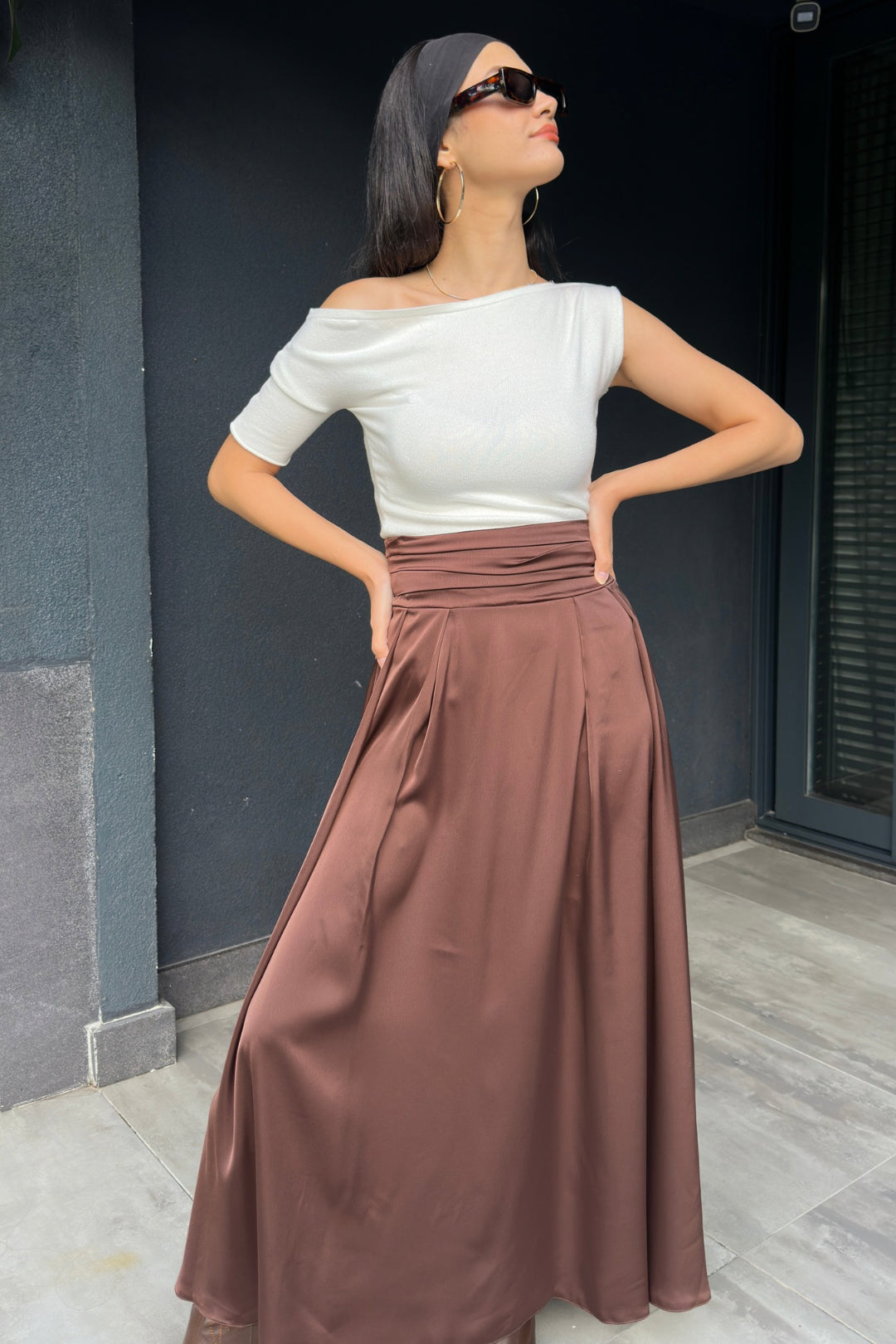 Kahverengi Saten Belden Bağlamalı Midi Boy Etek