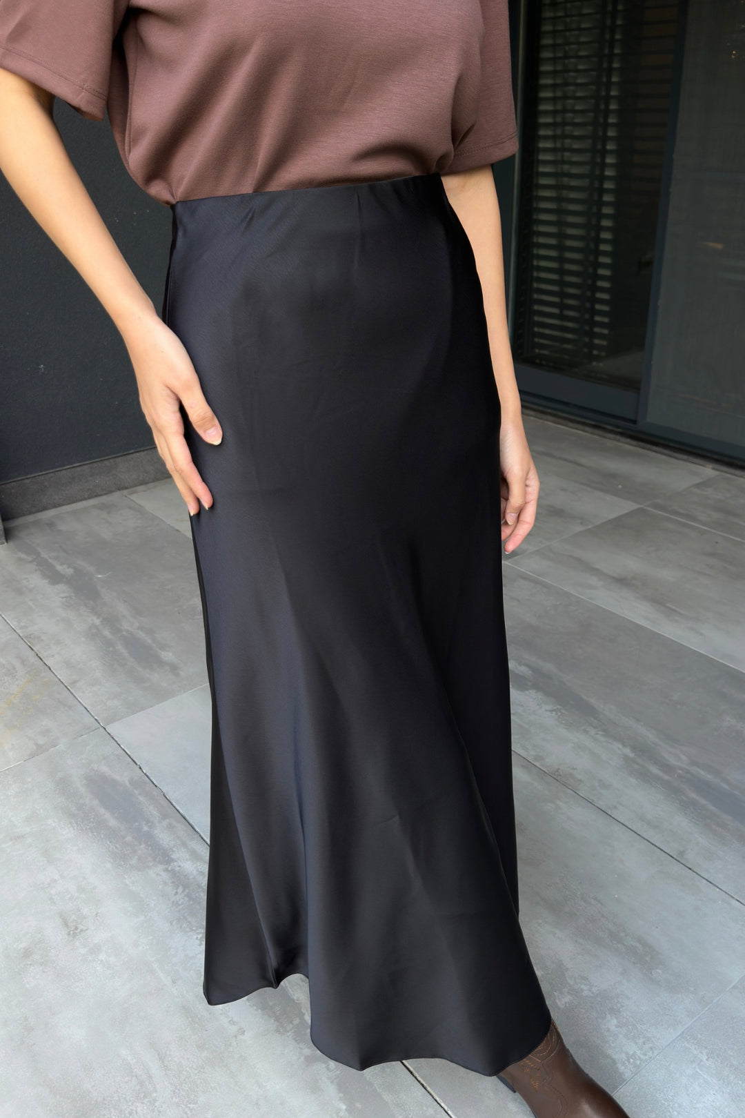 Siyah Maxi Saten Etek