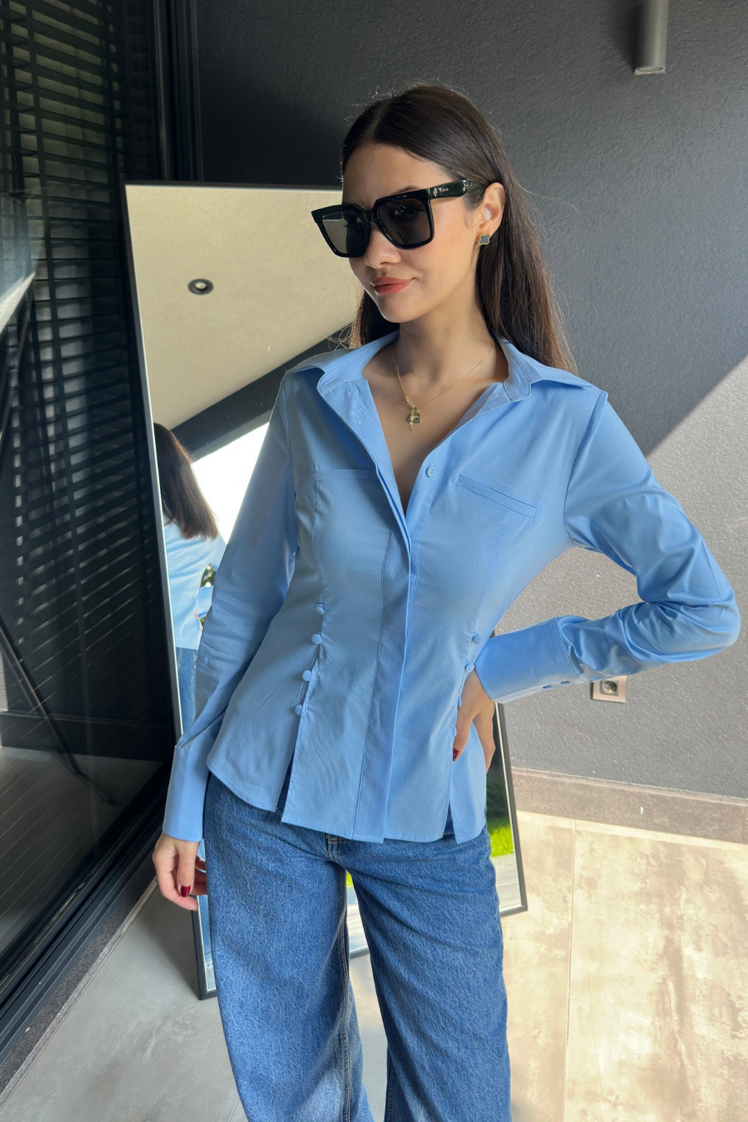 Mavi Yırtmaç Detaylı Gömlek