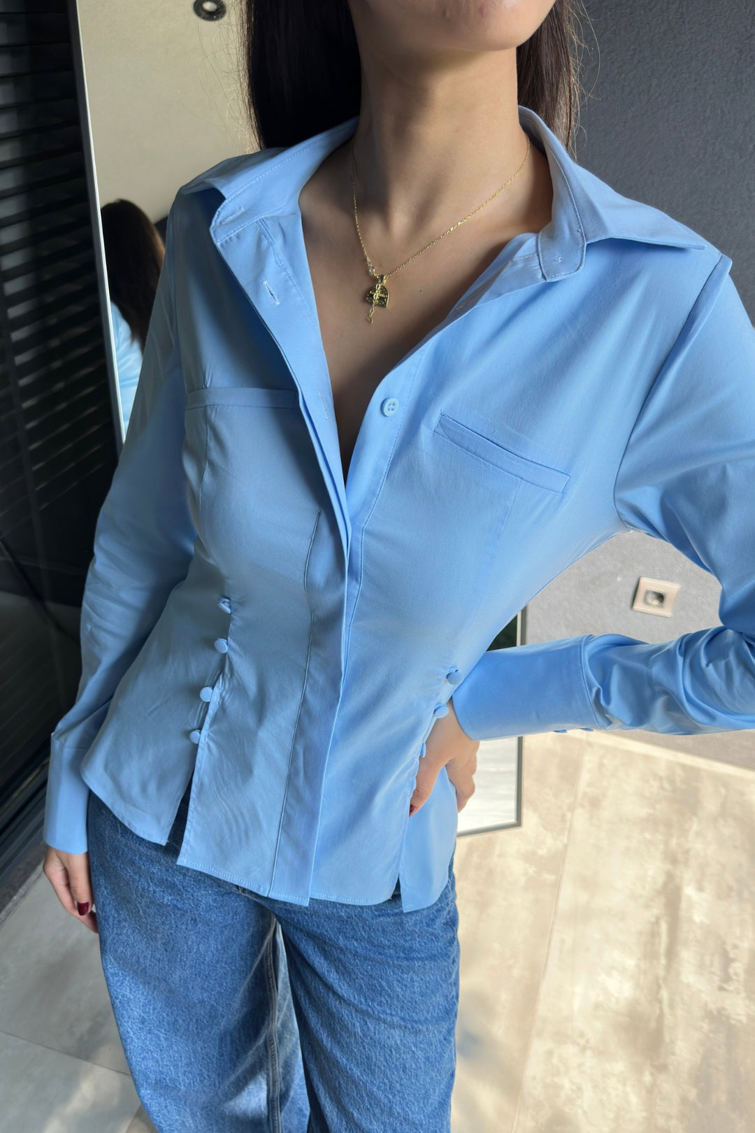 Mavi Yırtmaç Detaylı Gömlek