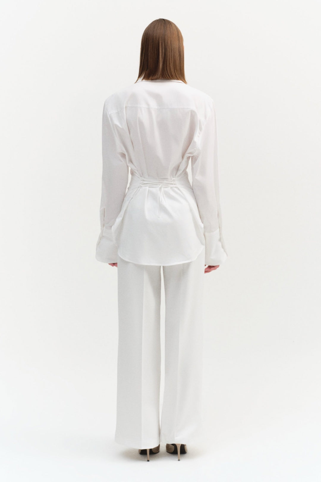 Beyaz Arkadan Bağlamalı Gömlek