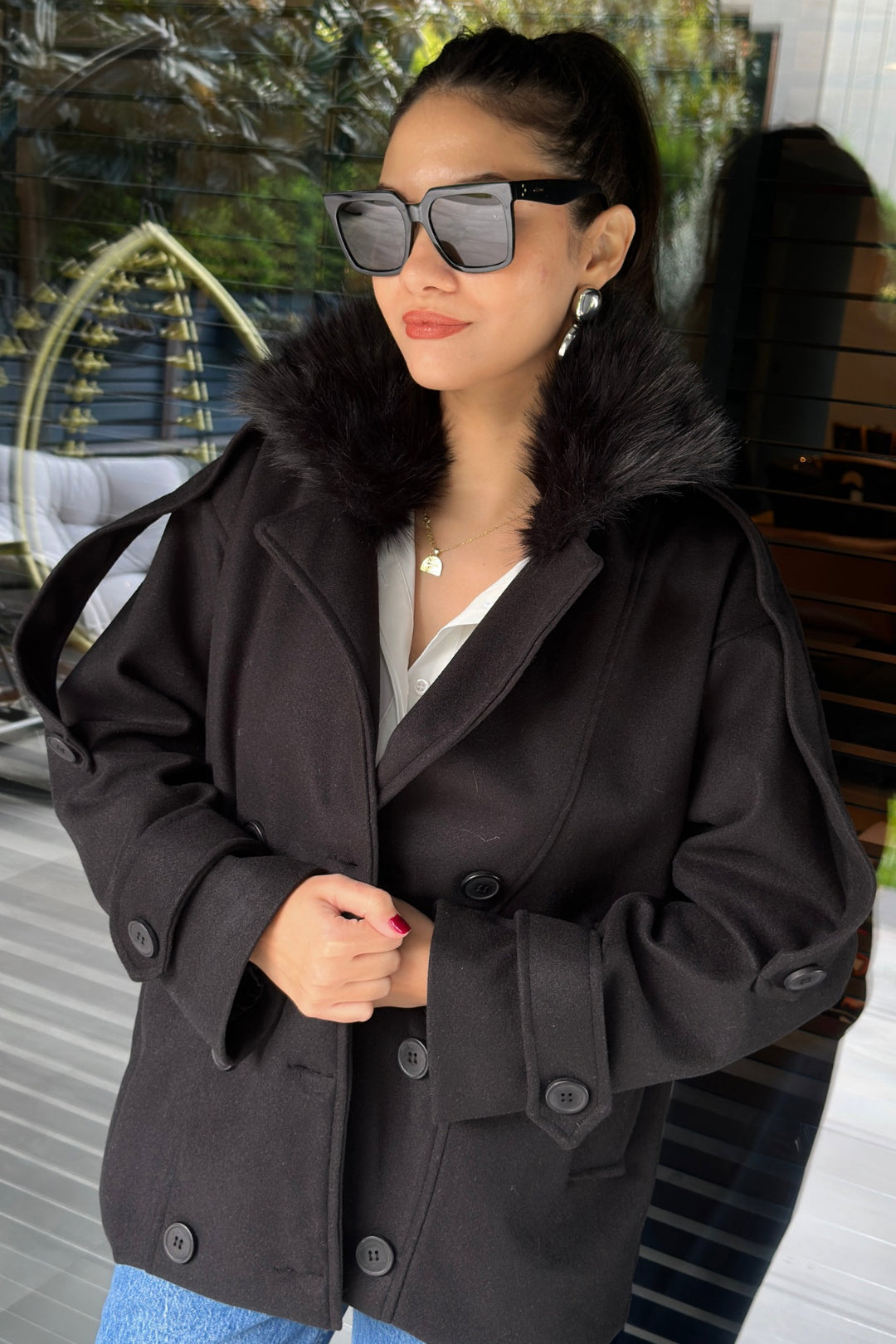 Siyah Yakası Kürklü Cepli Kaşe Ceket