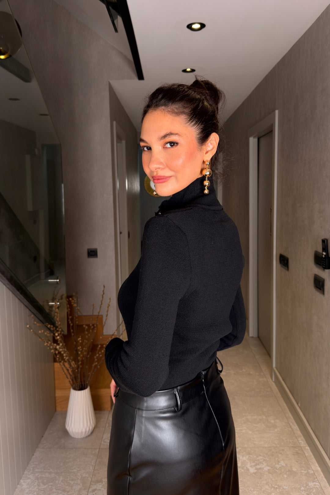 Siyah Çıtçıtlı Triko