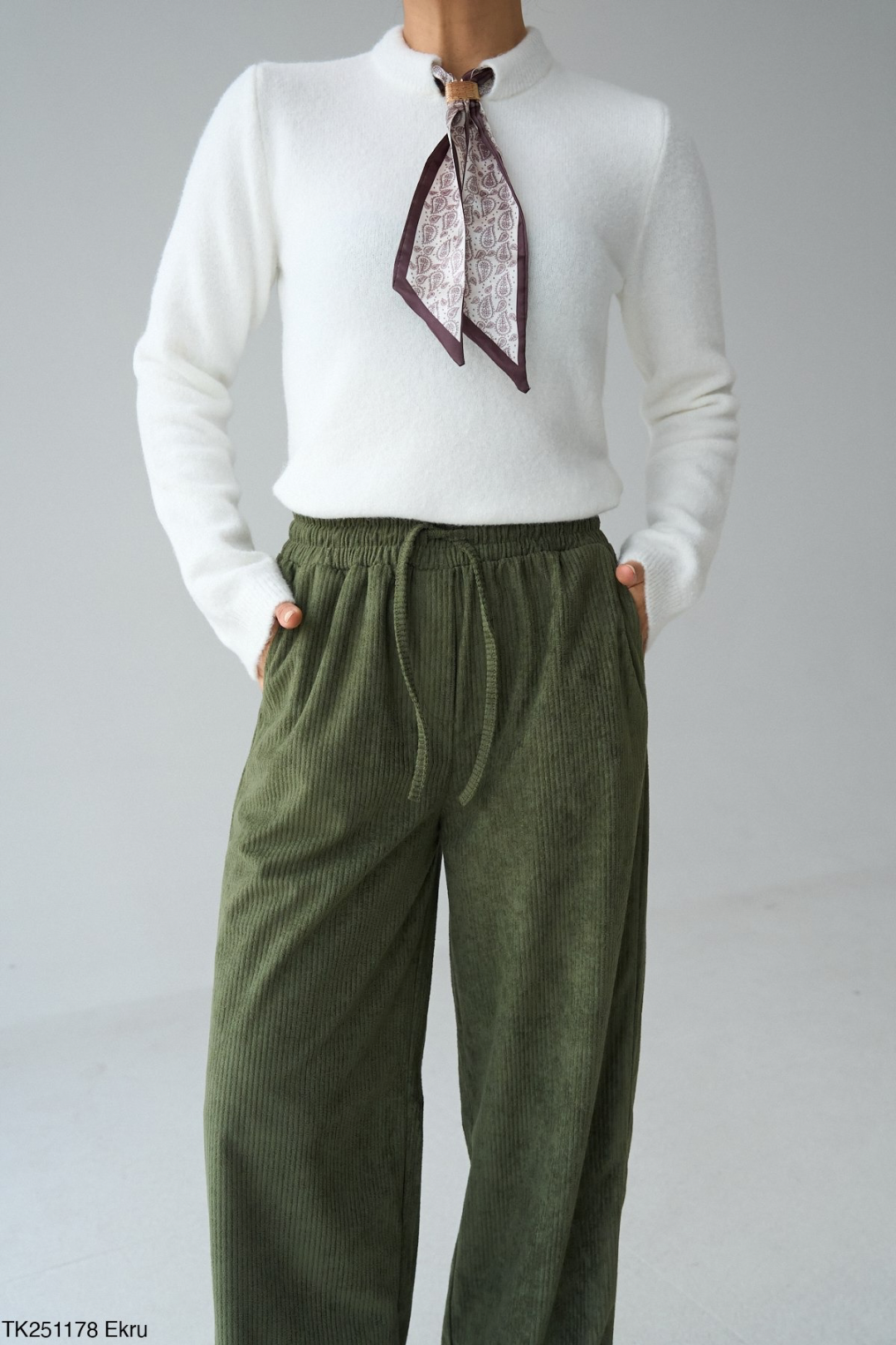 Bej Tokalı Eşarp Bağlamalı Triko